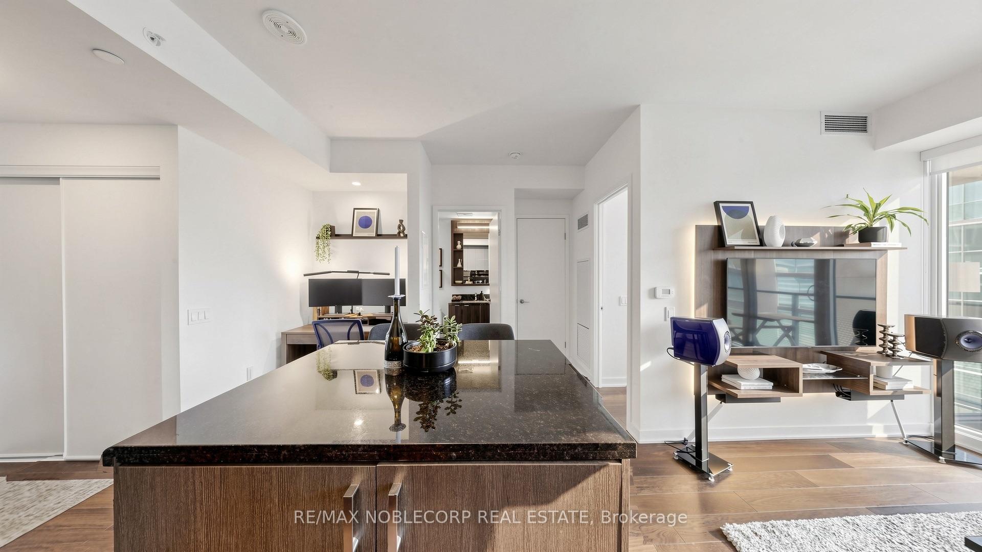 Photo 15 of 115 Blue Jays Way, Toronto, Waterfront Communities — HOMEH