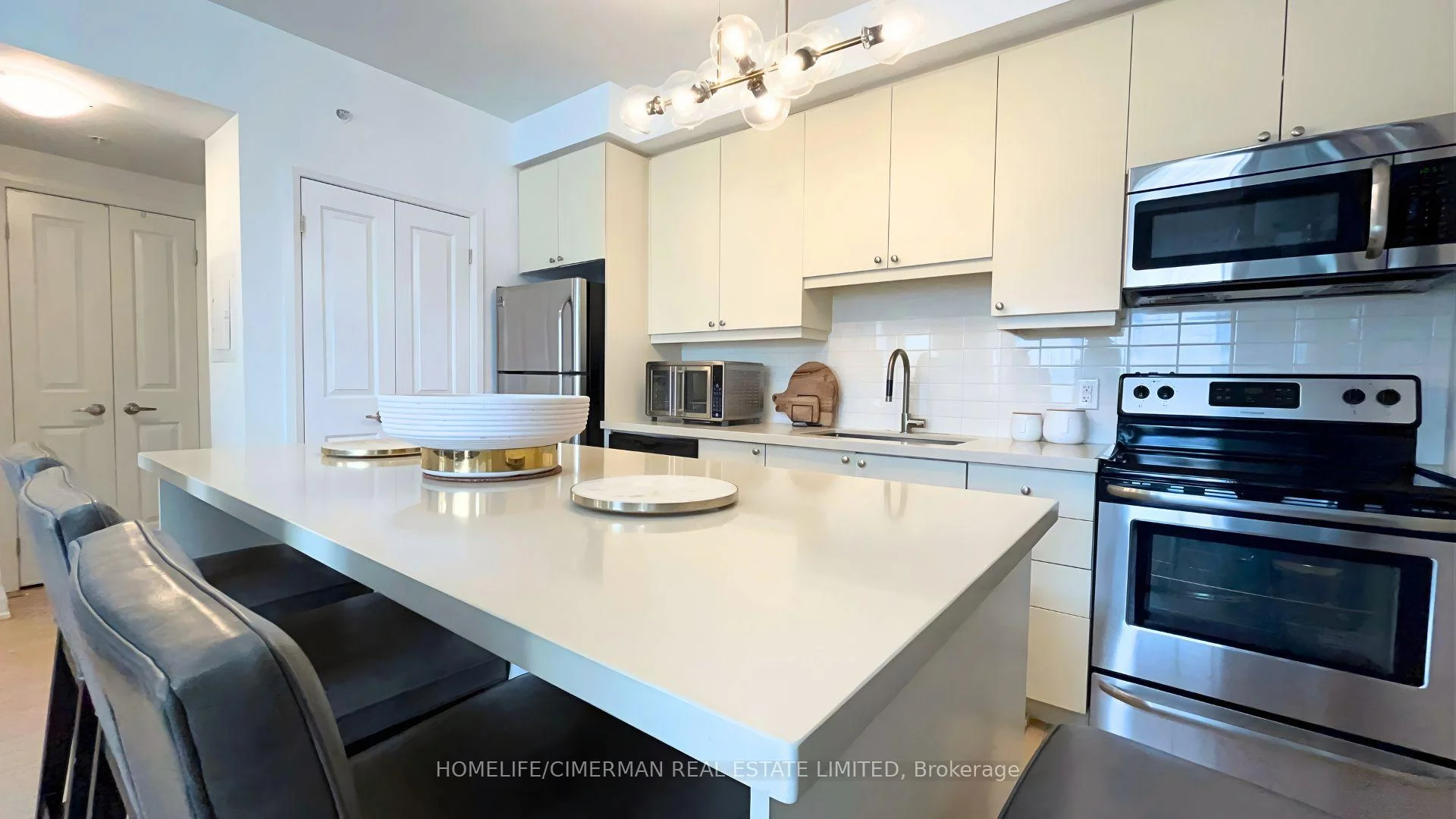 Photo 2 of Unit 118, 12 Woodstream Boulevard, Vaughan, Vaughan Grove — HOMEH