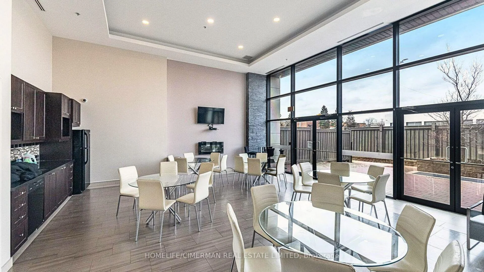 Photo 93 of Unit 118, 12 Woodstream Boulevard, Vaughan, Vaughan Grove — HOMEH