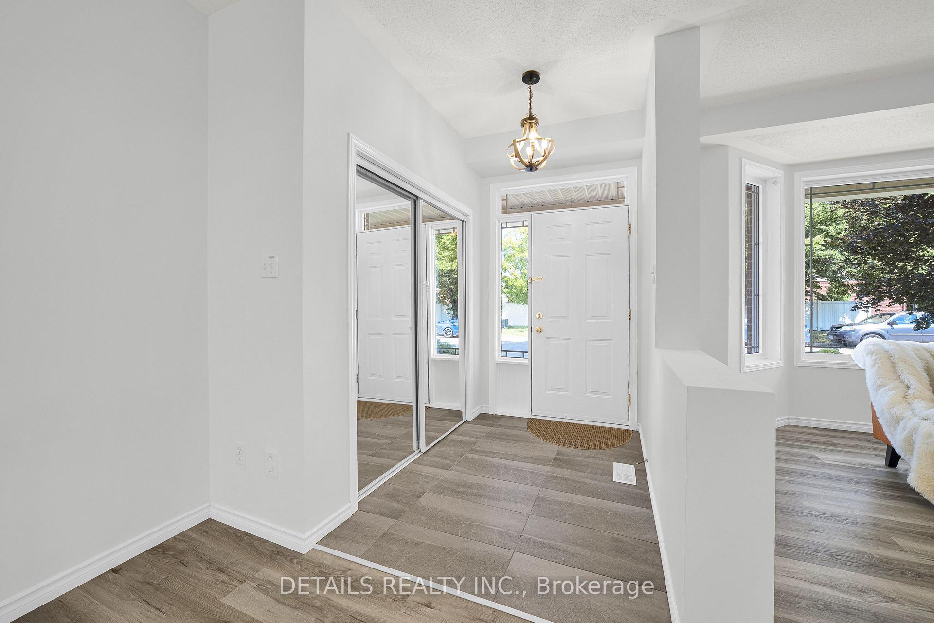 Photo 4 of 757 Schubert Circle, Ottawa, Avalon East — HOMEH
