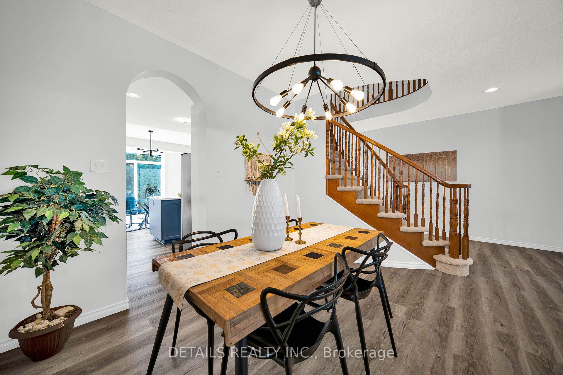 Photo 8 of 757 Schubert Circle, Ottawa, Avalon East — HOMEH