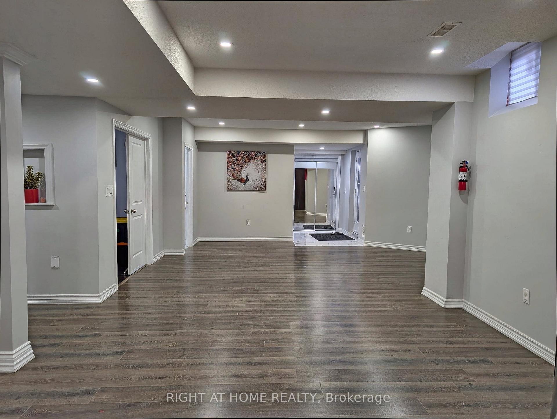 Photo 4 of 46 Fanning Trail, Brampton, Toronto Gore Rural Estate — HOMEH
