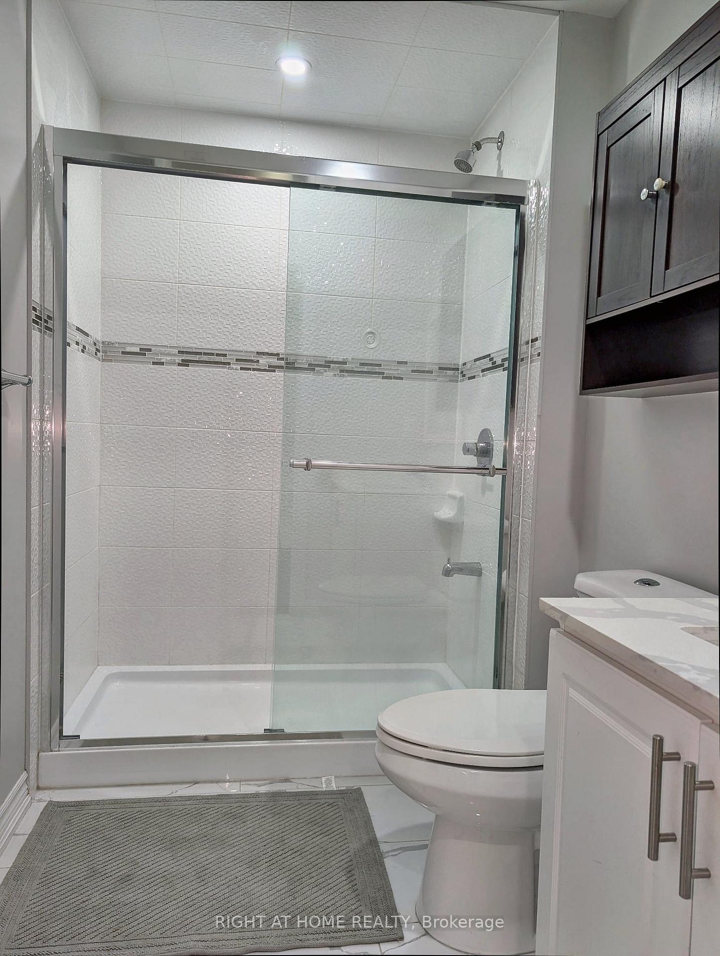 Photo 10 of 46 Fanning Trail, Brampton, Toronto Gore Rural Estate — HOMEH