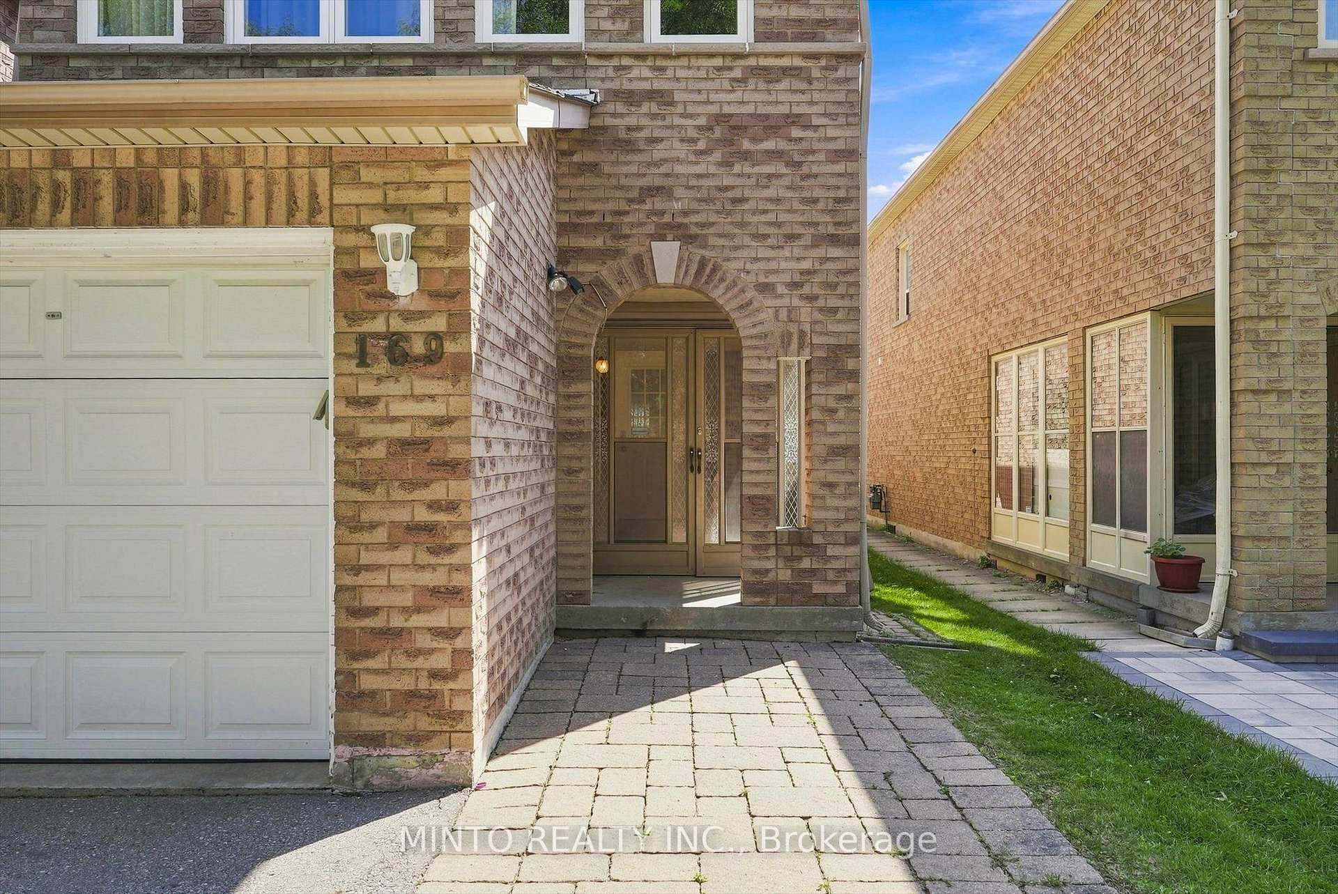 Photo 2 of 169 Kenborough Court, Markham, Milliken Mills East — HOMEH
