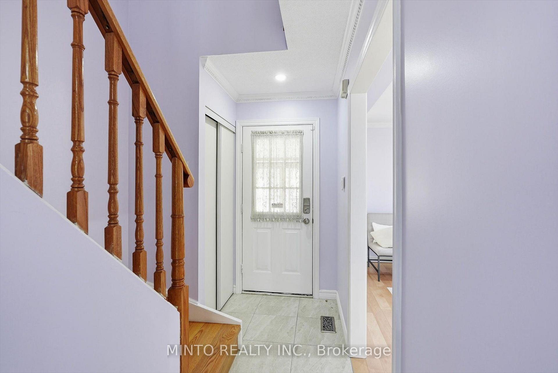 Photo 3 of 169 Kenborough Court, Markham, Milliken Mills East — HOMEH