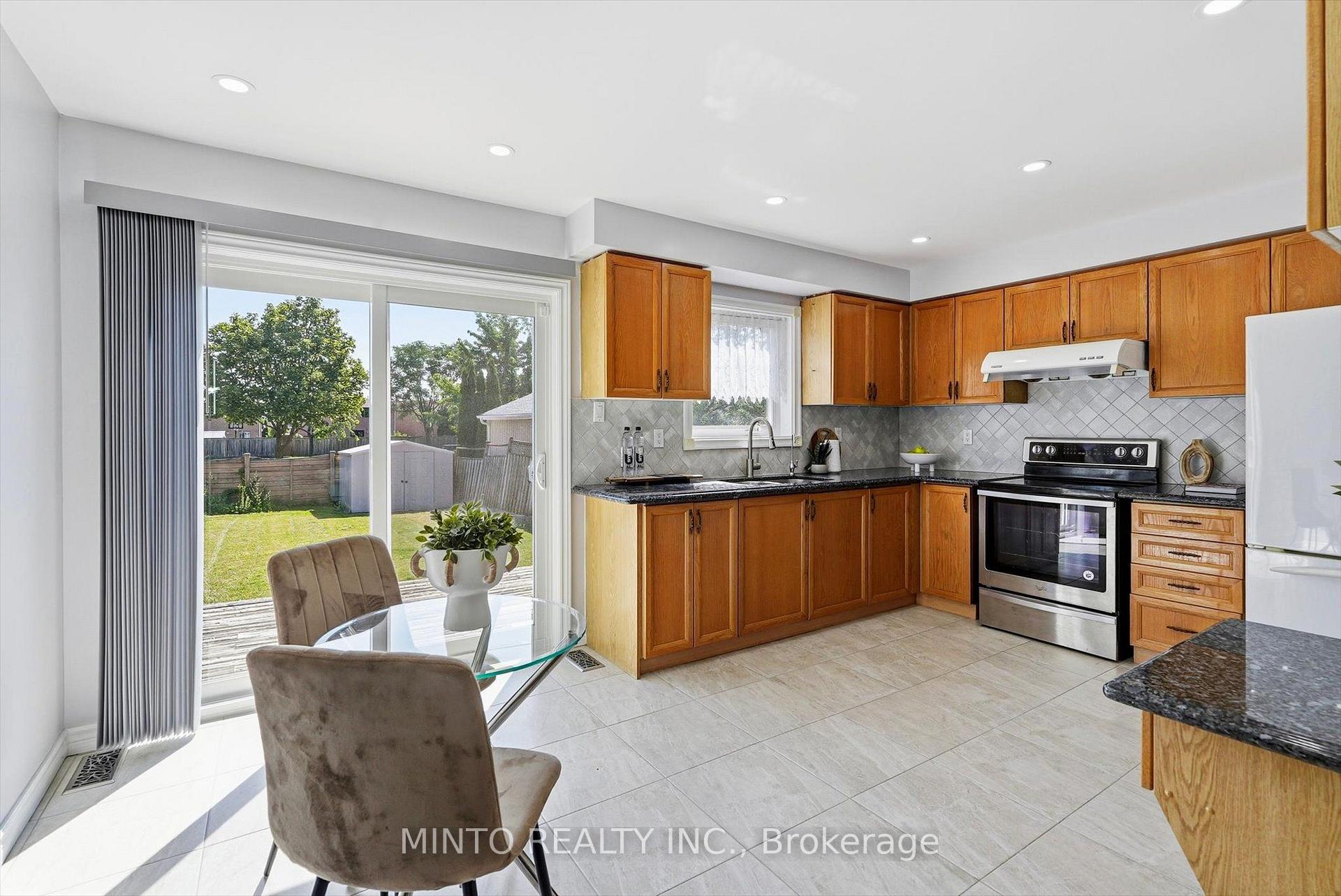 Photo 11 of 169 Kenborough Court, Markham, Milliken Mills East — HOMEH
