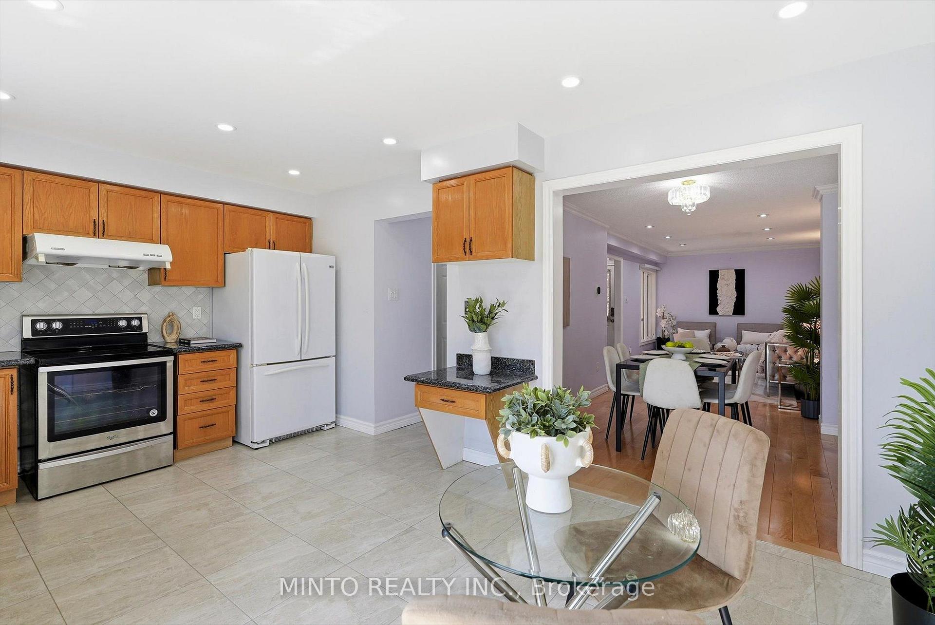 Photo 12 of 169 Kenborough Court, Markham, Milliken Mills East — HOMEH