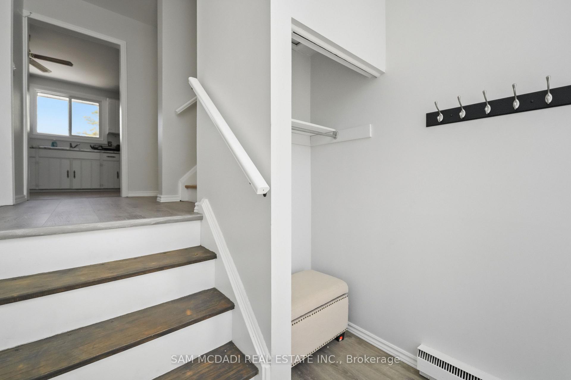 Photo 3 of 70 Briar Road, Barrie, Allandale Heights — HOMEH