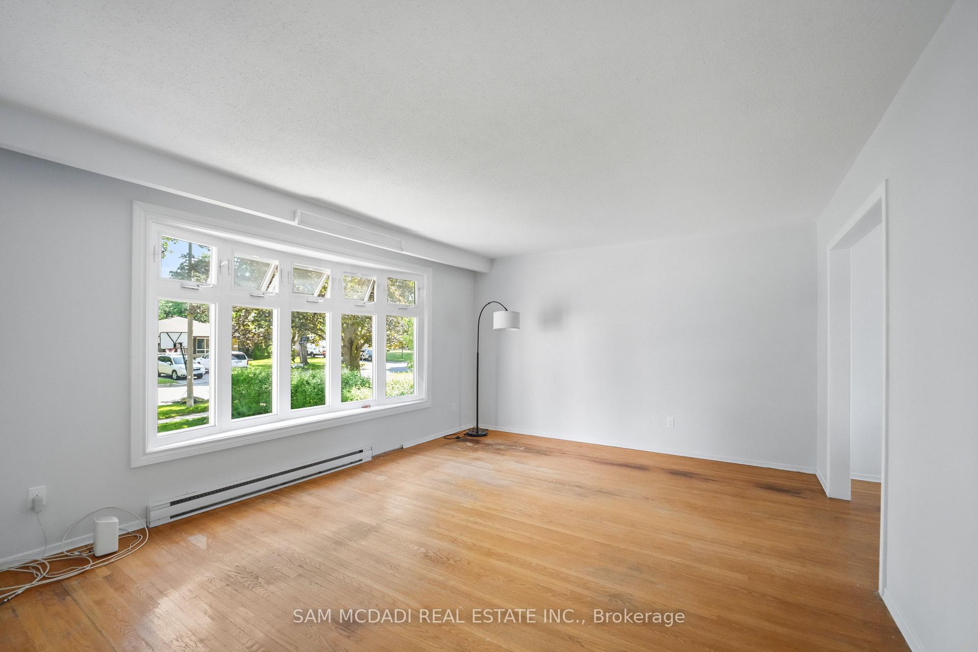 Photo 4 of 70 Briar Road, Barrie, Allandale Heights — HOMEH