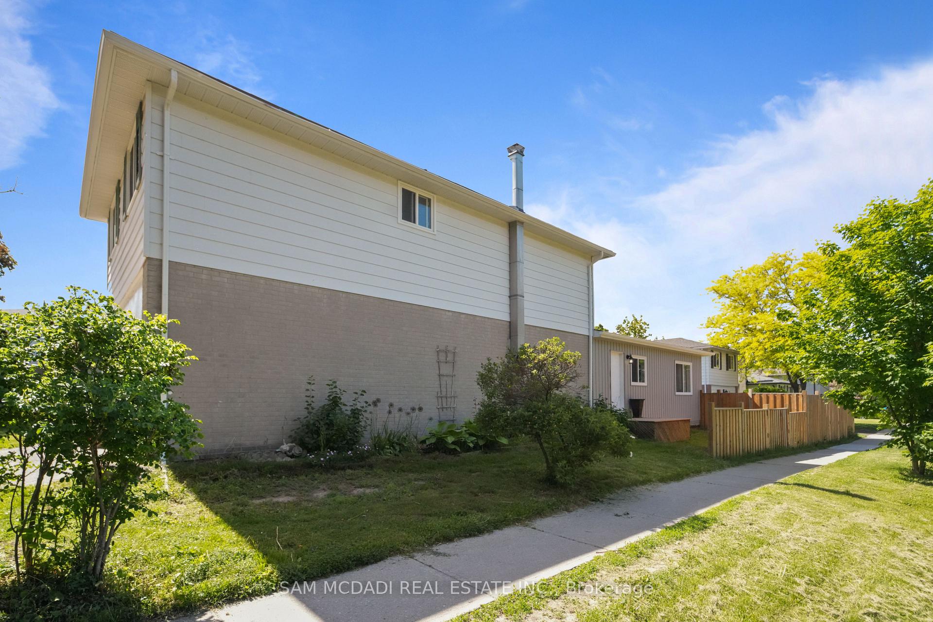 Photo 32 of 70 Briar Road, Barrie, Allandale Heights — HOMEH