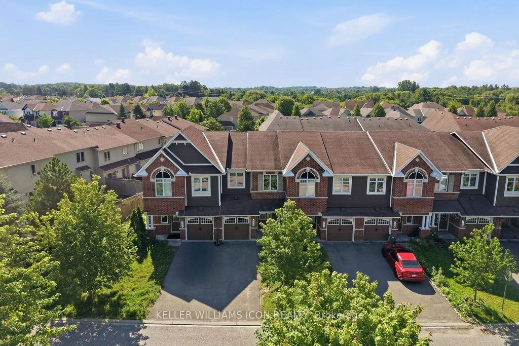 Photo 4 of 102 Garrity Crescent, Ottawa, Barrhaven - Strandherd — HOMEH