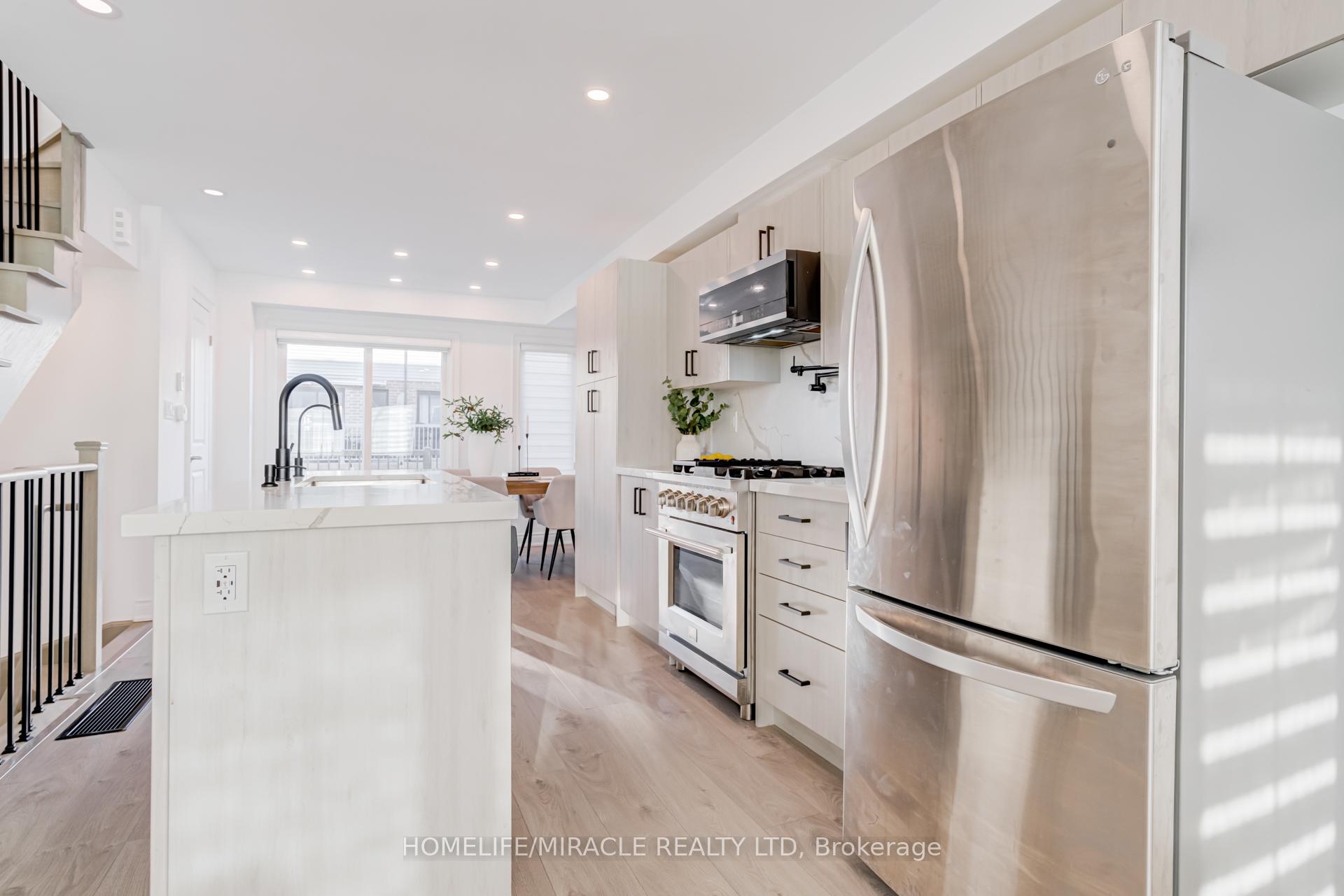 Photo 14 of 6 Pumpkin Corner Crescent, Barrie, Rural Barrie Southeast — HOMEH