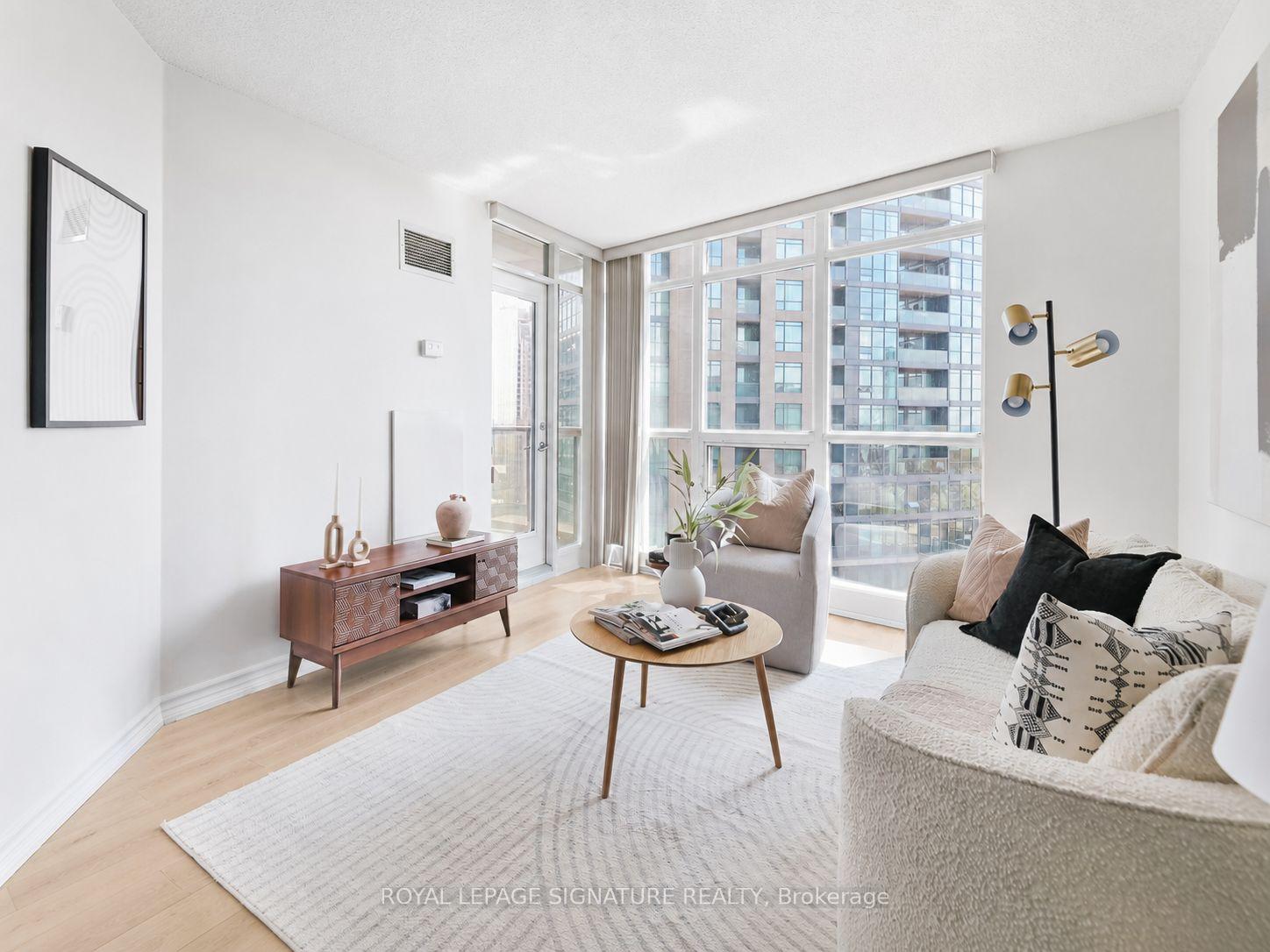 Photo 4 of Unit 1102, 231 Fort York Boulevard, Toronto, Niagara — HOMEH