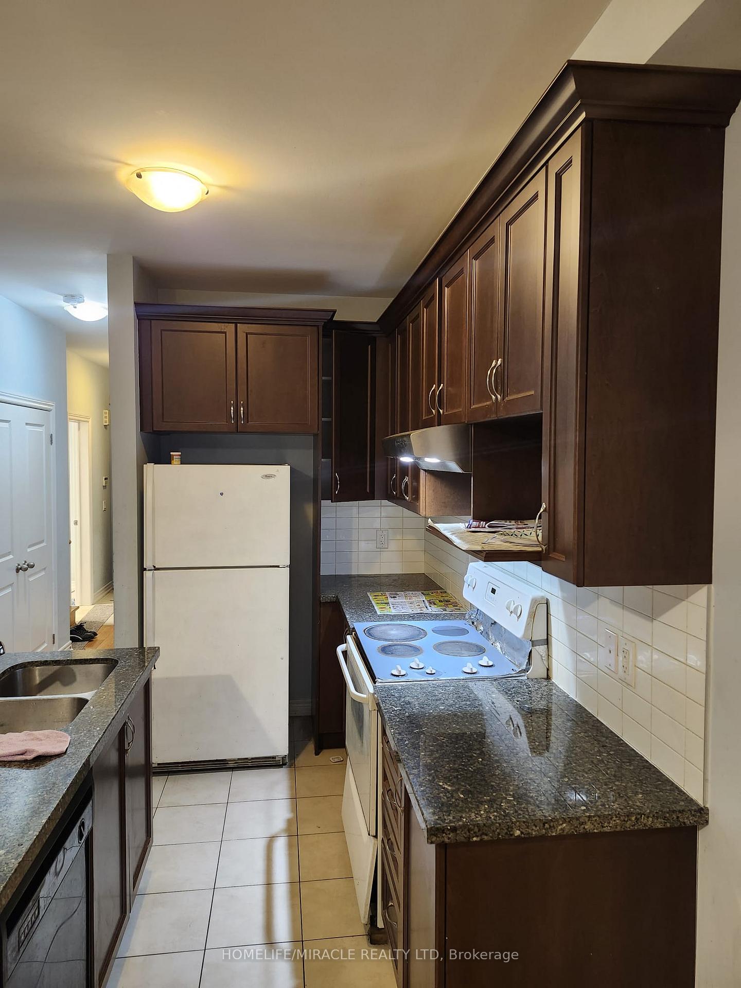 Photo 6 of 12 Pearman Crescent, Brampton, Brampton West — HOMEH