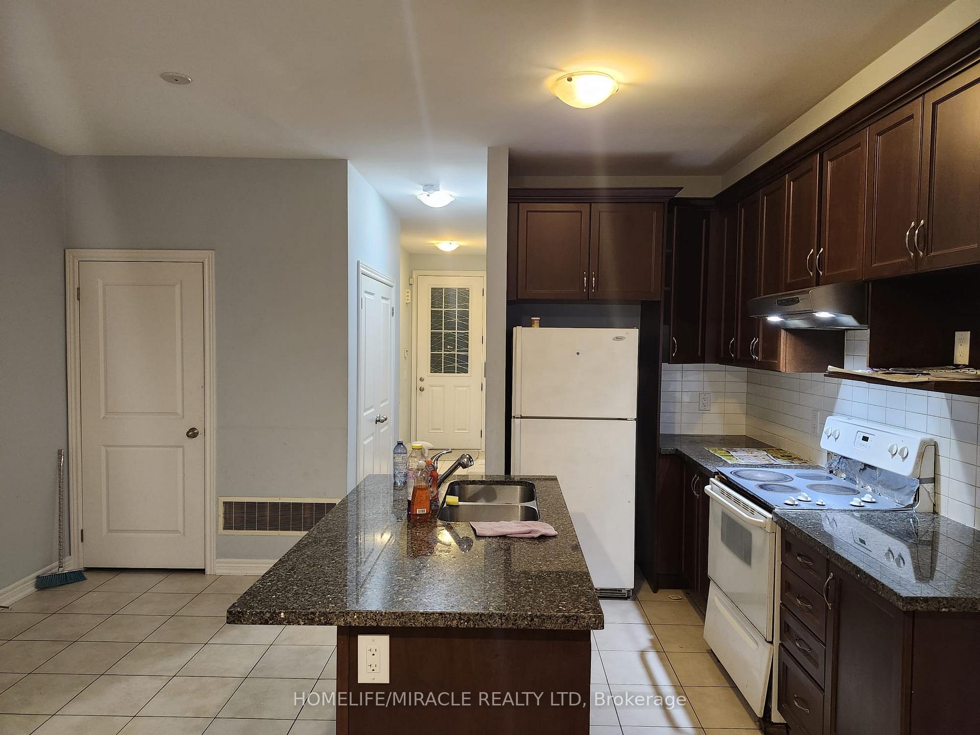 Photo 8 of 12 Pearman Crescent, Brampton, Brampton West — HOMEH