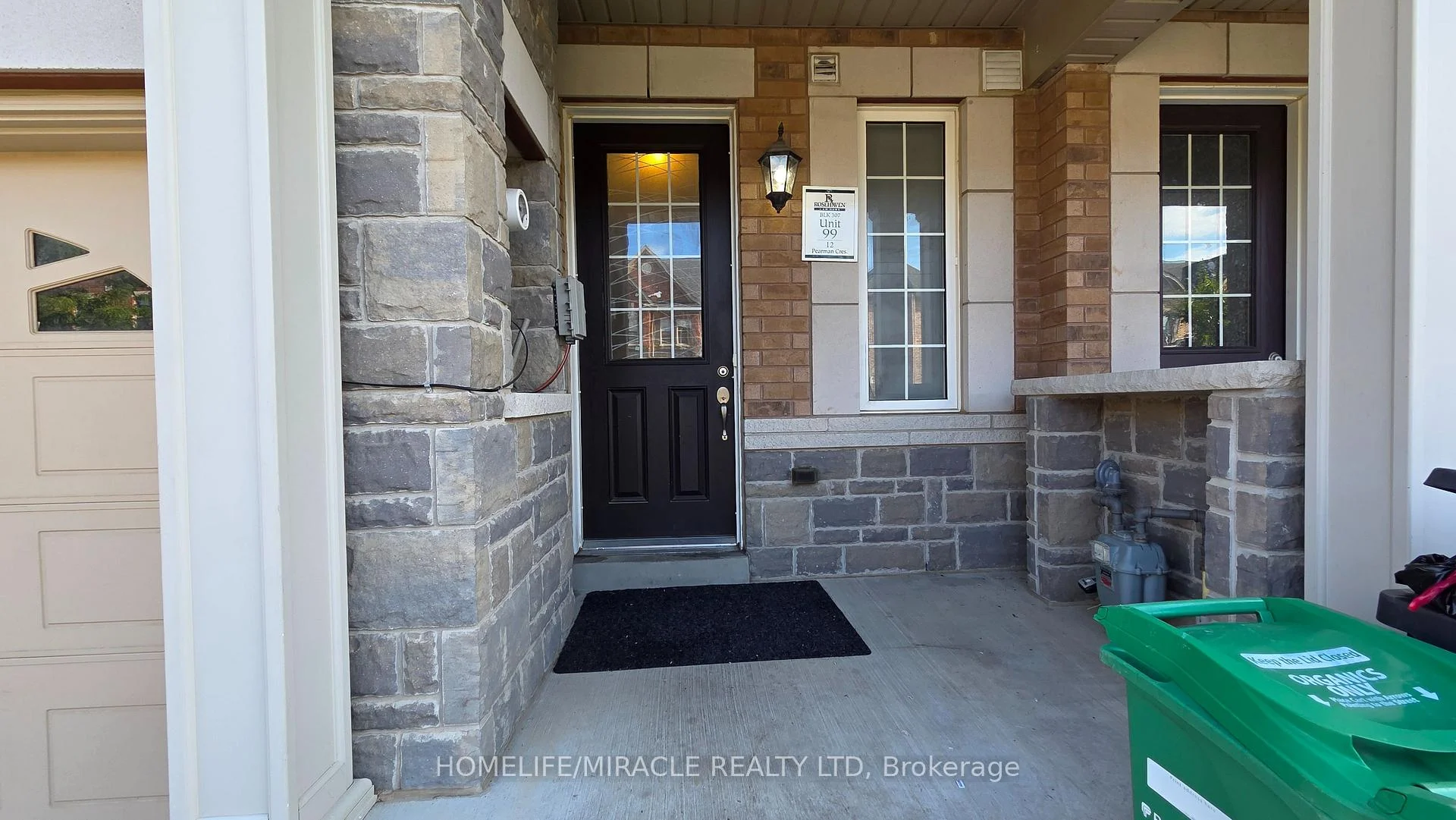 Photo 4 of 12 Pearman Crescent, Brampton, Brampton West — HOMEH