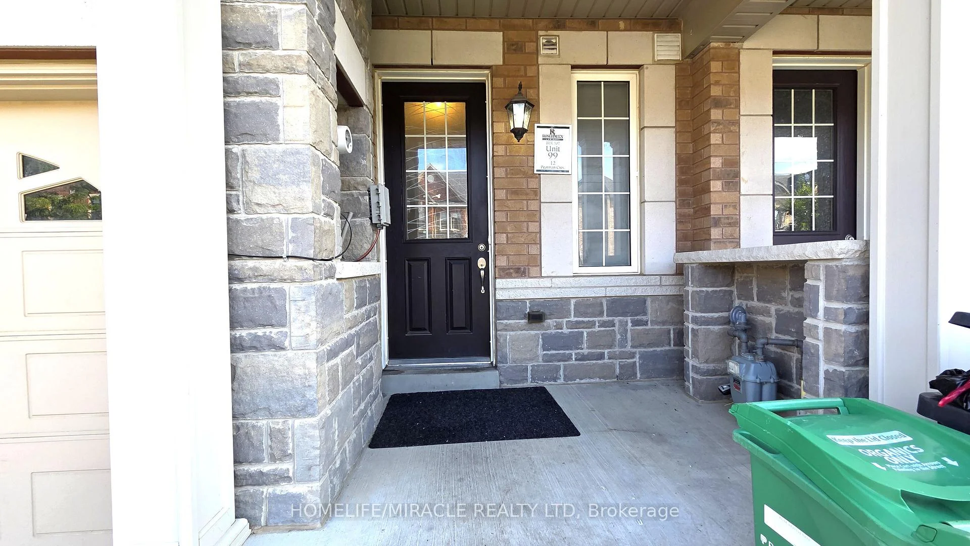 Photo 5 of 12 Pearman Crescent, Brampton, Brampton West — HOMEH
