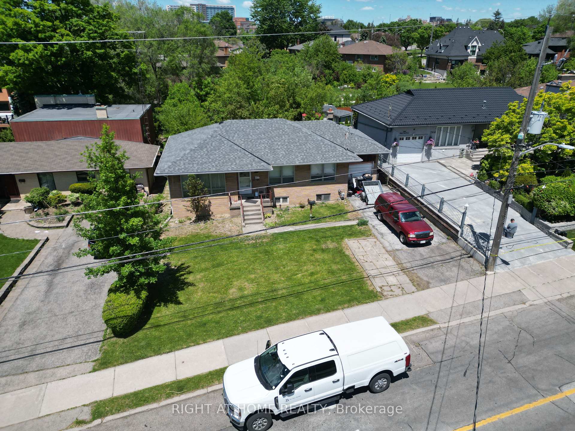 Photo 4 of 362 Maple Leaf Drive, North York, Maple Leaf — HOMEH
