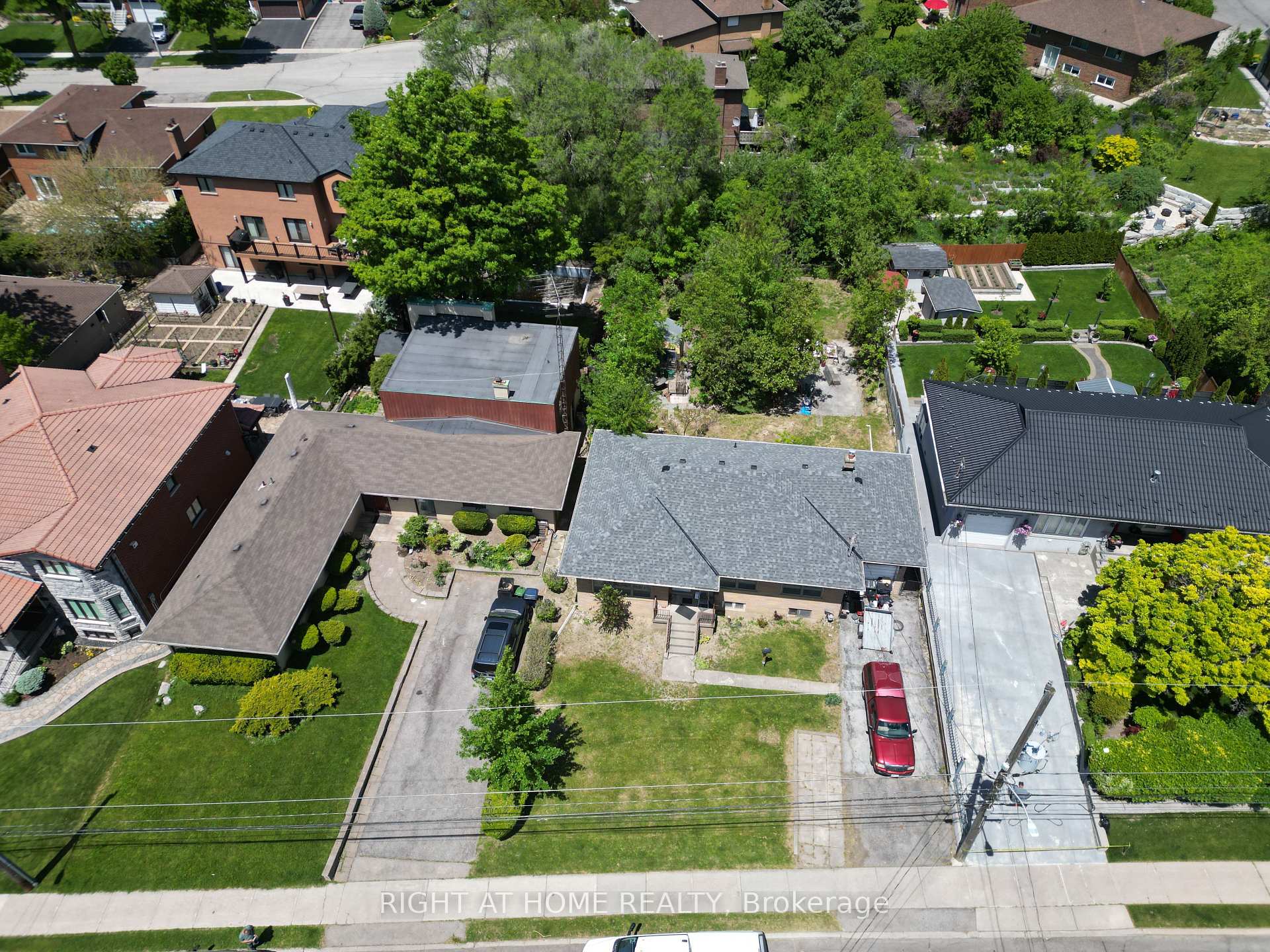 Photo 6 of 362 Maple Leaf Drive, North York, Maple Leaf — HOMEH