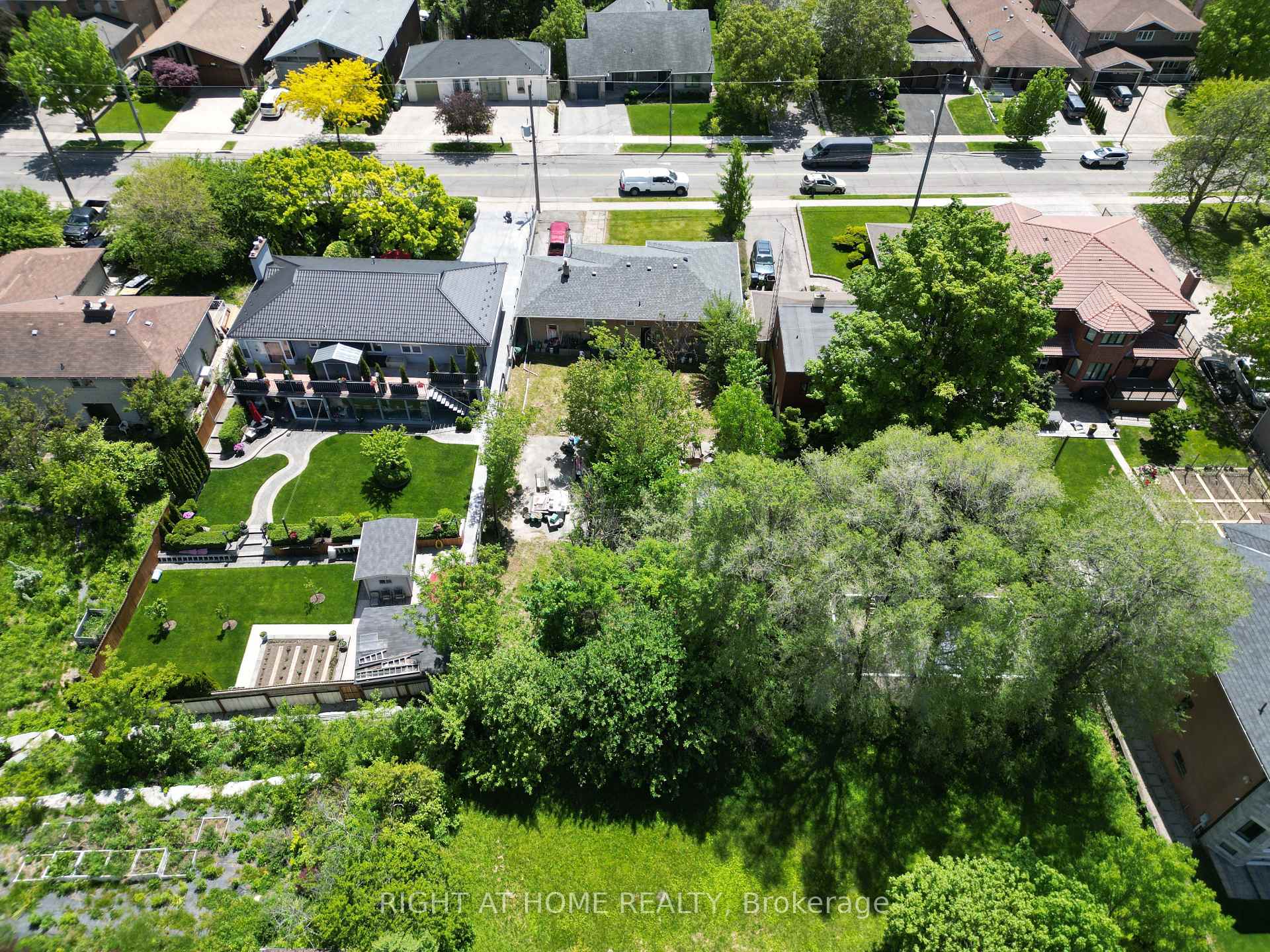 Photo 7 of 362 Maple Leaf Drive, North York, Maple Leaf — HOMEH