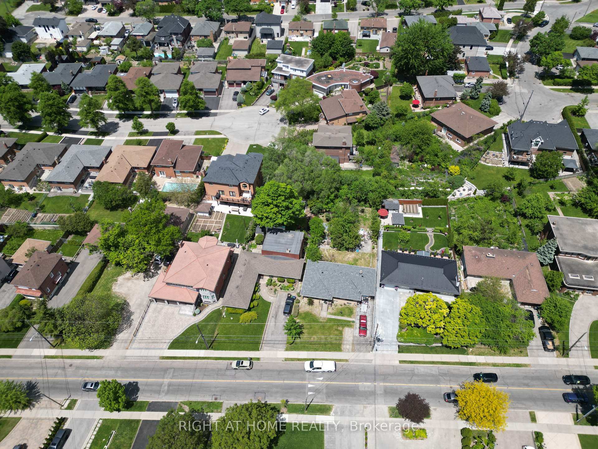 Photo 8 of 362 Maple Leaf Drive, North York, Maple Leaf — HOMEH