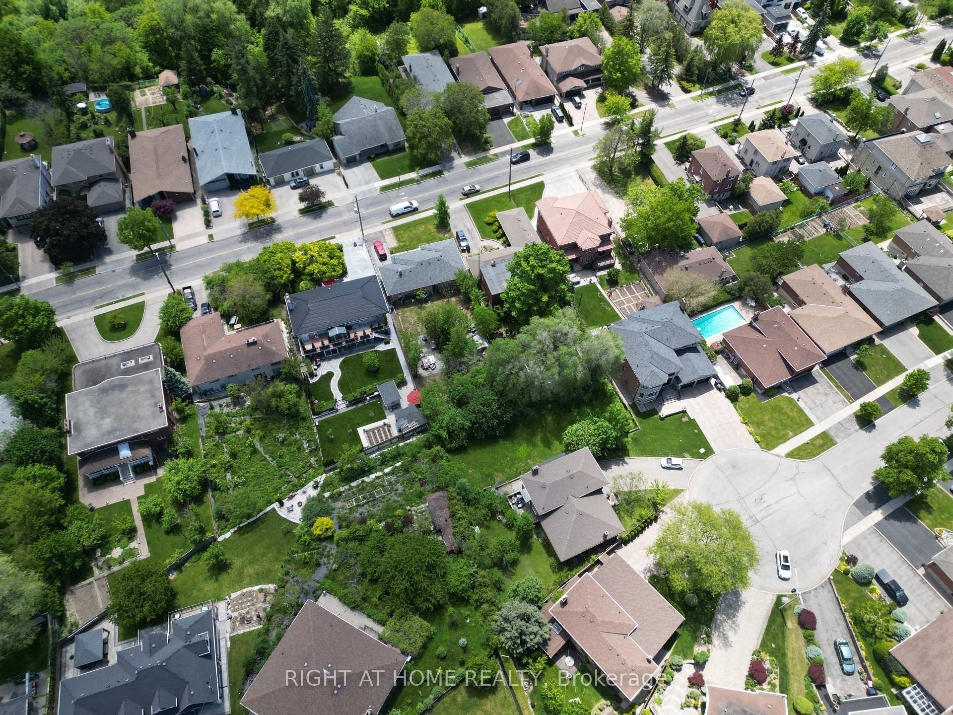Photo 9 of 362 Maple Leaf Drive, North York, Maple Leaf — HOMEH