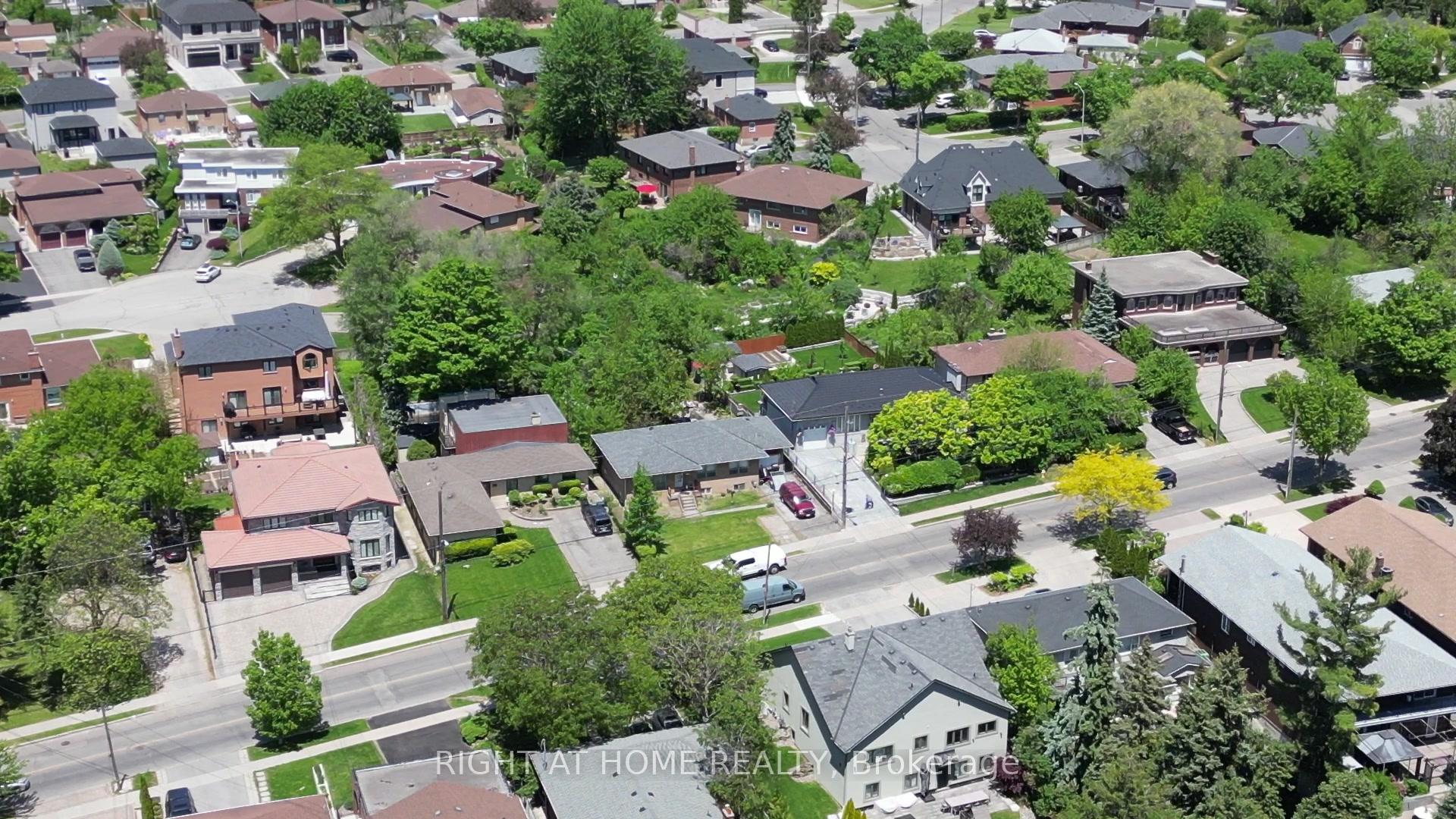 Photo 12 of 362 Maple Leaf Drive, North York, Maple Leaf — HOMEH