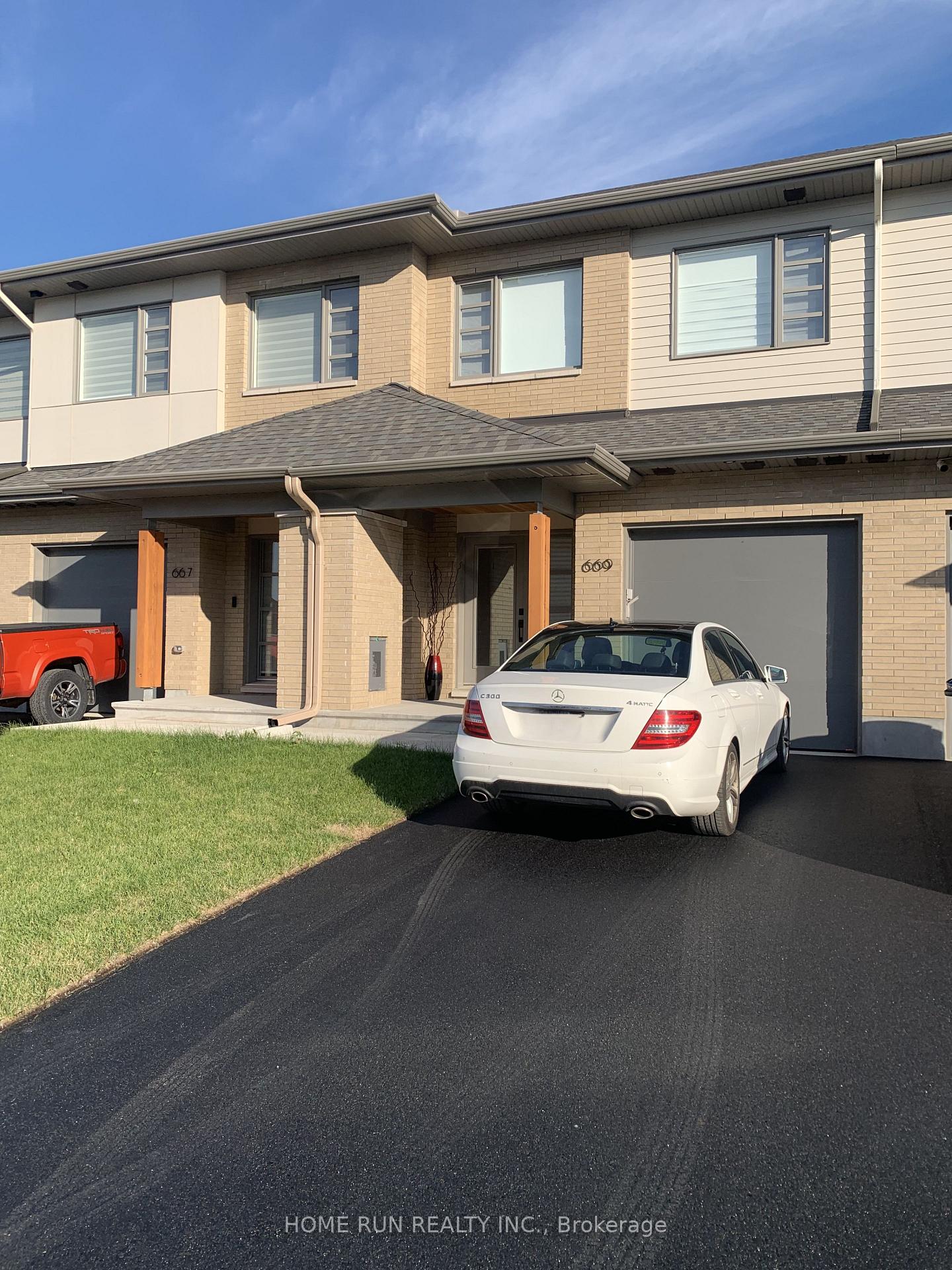 Front of 669 Honeydew Street