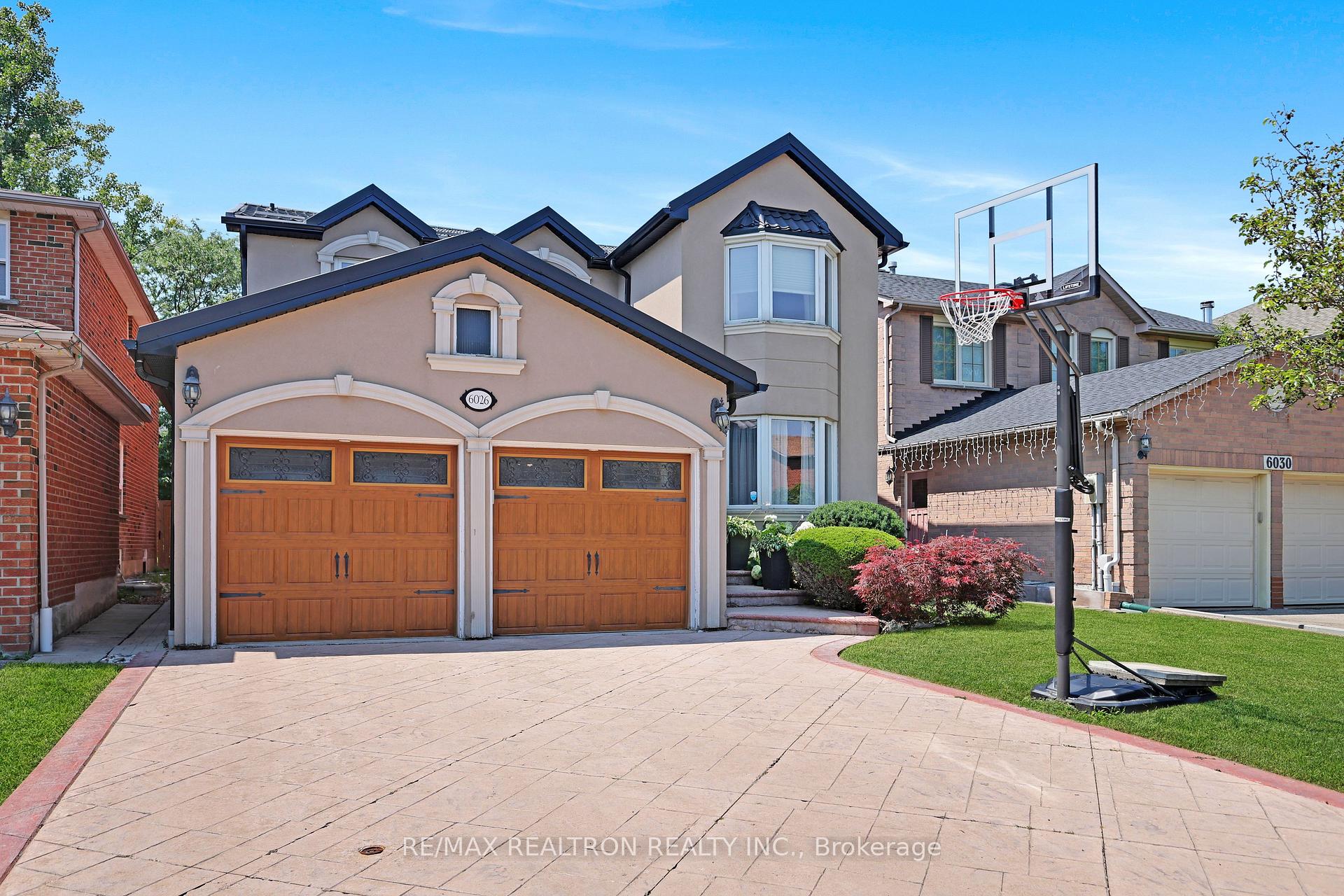 Photo 2 of 6026 Roxbury Road, Mississauga, East Credit — HOMEH