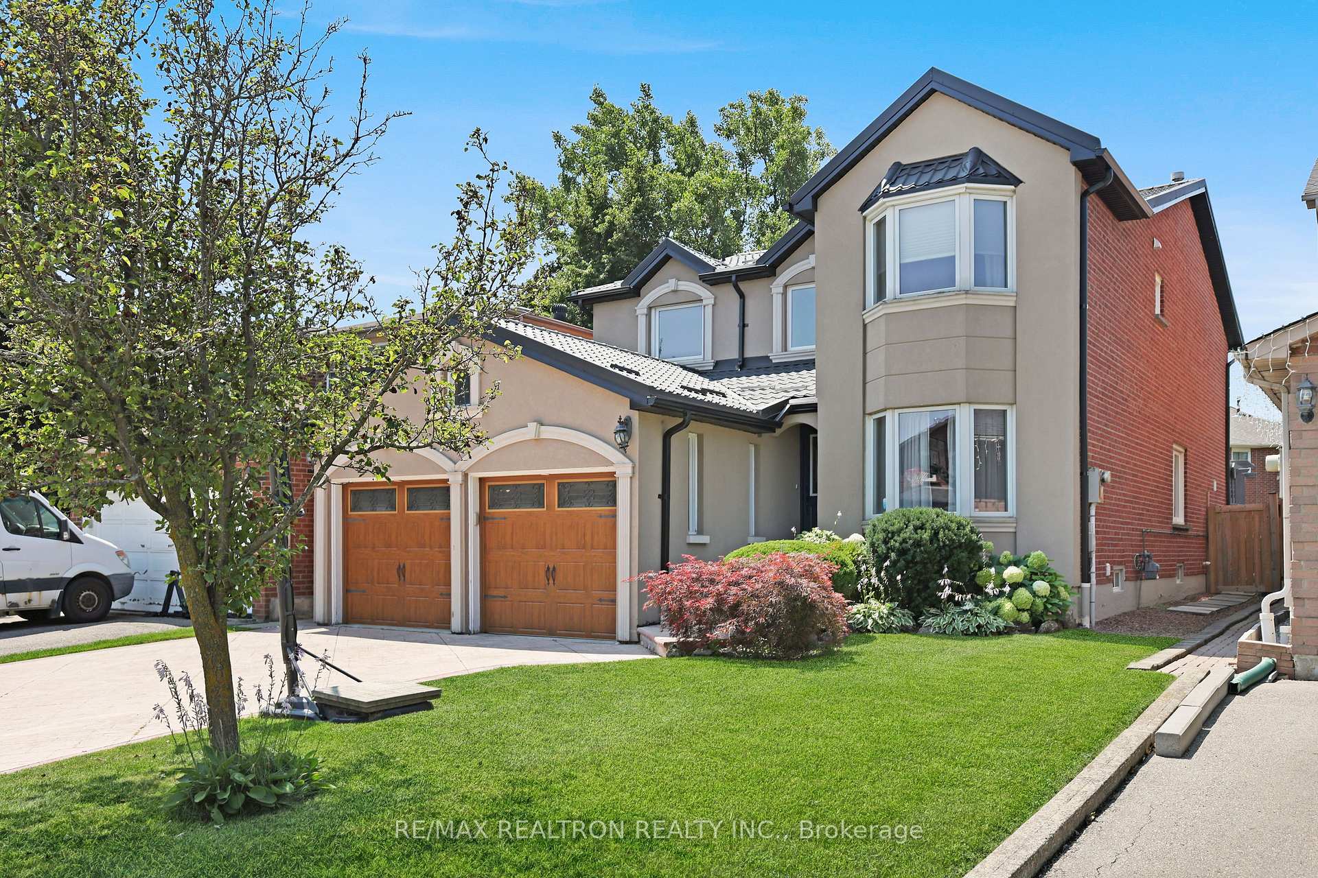 Photo 3 of 6026 Roxbury Road, Mississauga, East Credit — HOMEH