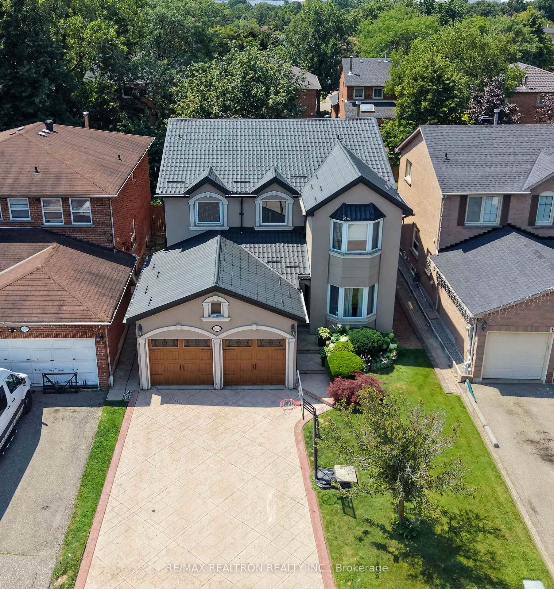 Photo 4 of 6026 Roxbury Road, Mississauga, East Credit — HOMEH