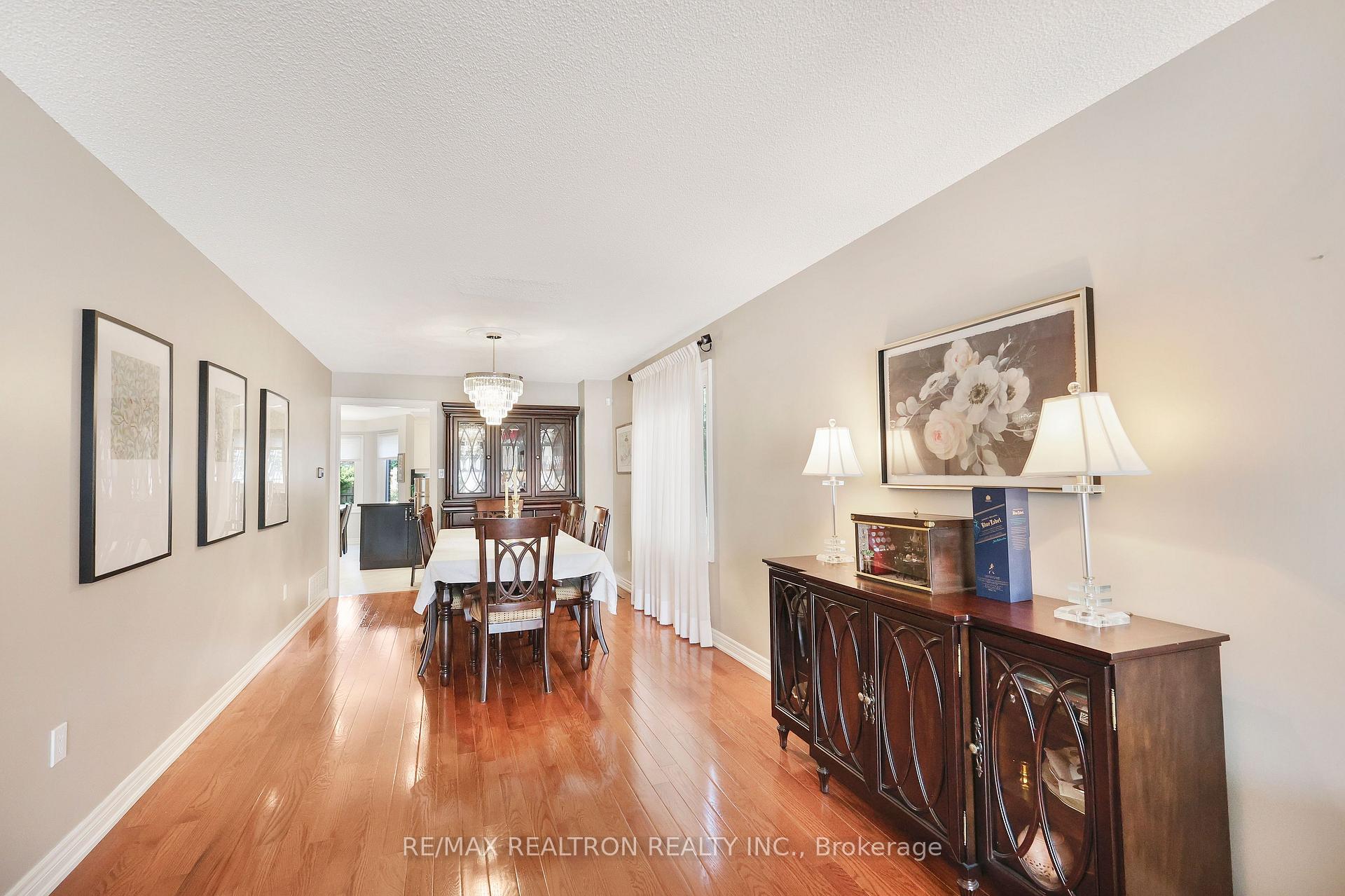 Photo 11 of 6026 Roxbury Road, Mississauga, East Credit — HOMEH
