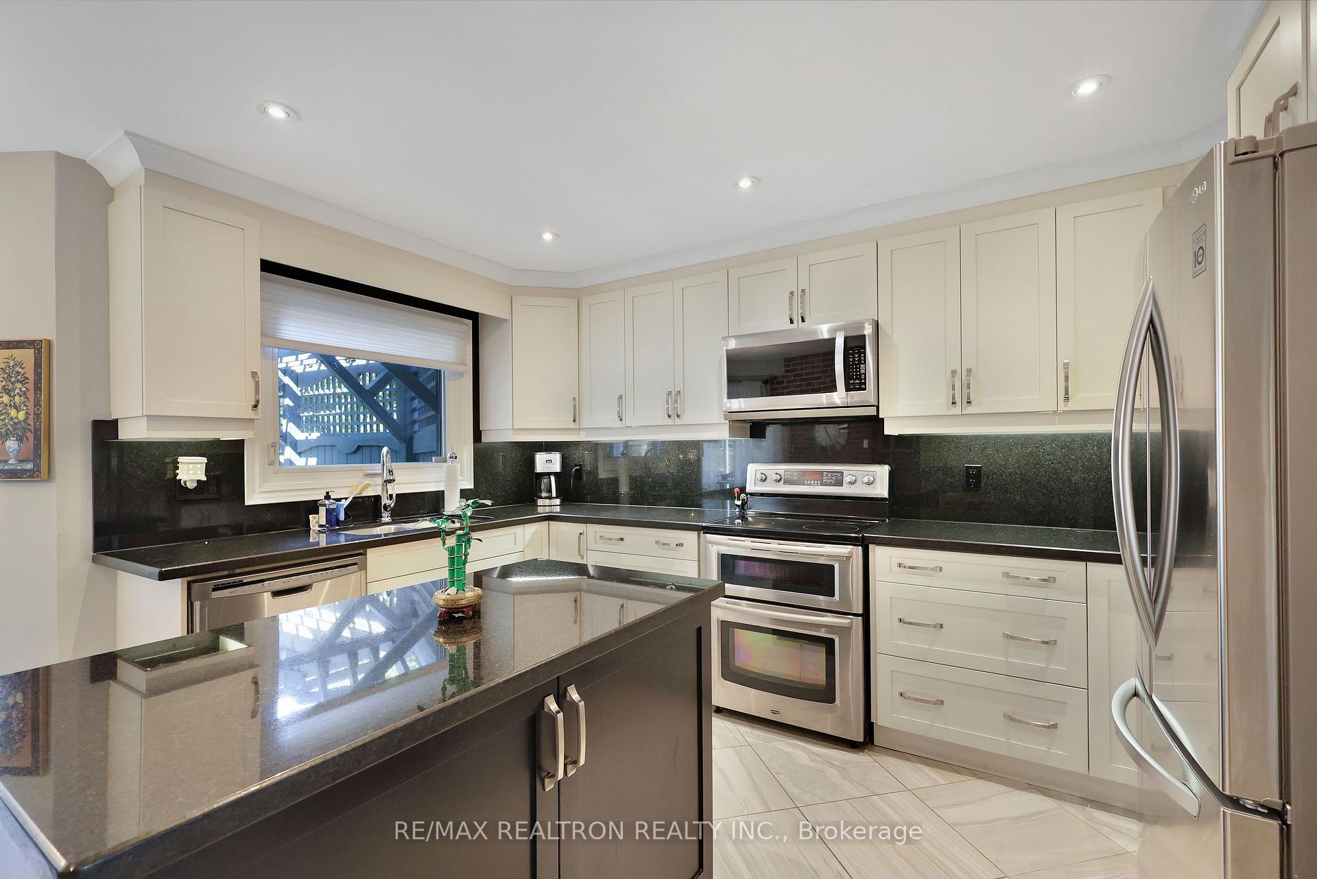 Photo 14 of 6026 Roxbury Road, Mississauga, East Credit — HOMEH