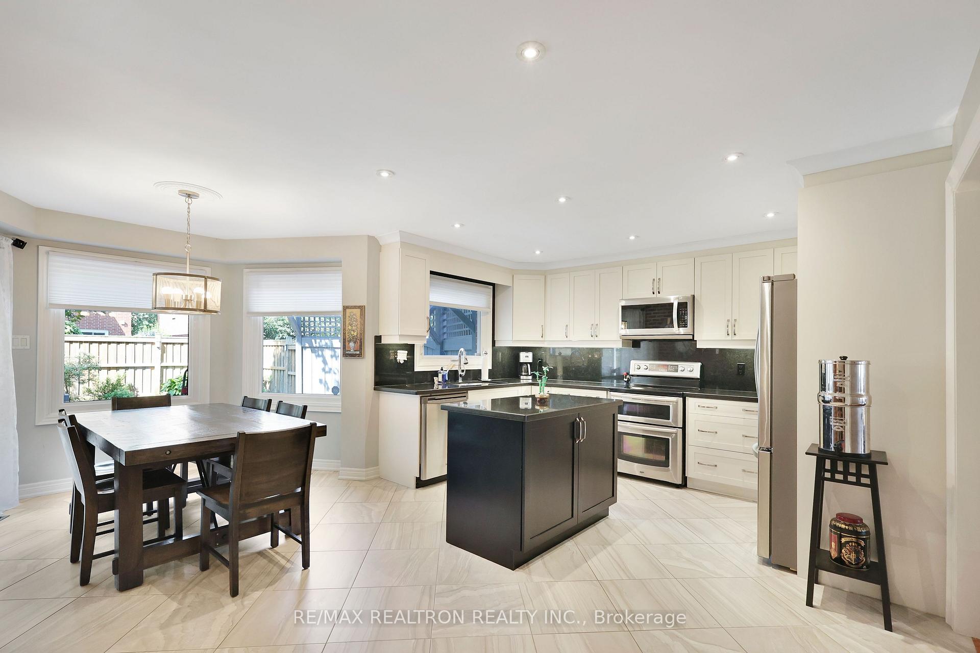 Photo 15 of 6026 Roxbury Road, Mississauga, East Credit — HOMEH