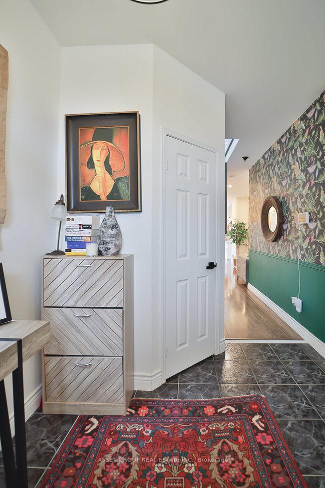 Photo 4 of 2378 Dalebrook Drive, Oakville, Wedgewood Creek — HOMEH