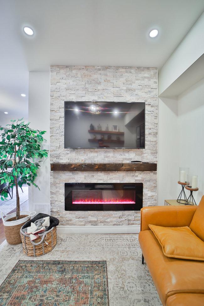 Photo 6 of 2378 Dalebrook Drive, Oakville, Wedgewood Creek — HOMEH