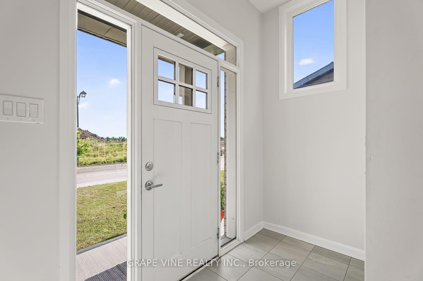 Photo 5 of 533 Winterset Road, Ottawa, Kanata - Kanata Lakes/Heritage Hills — HOMEH