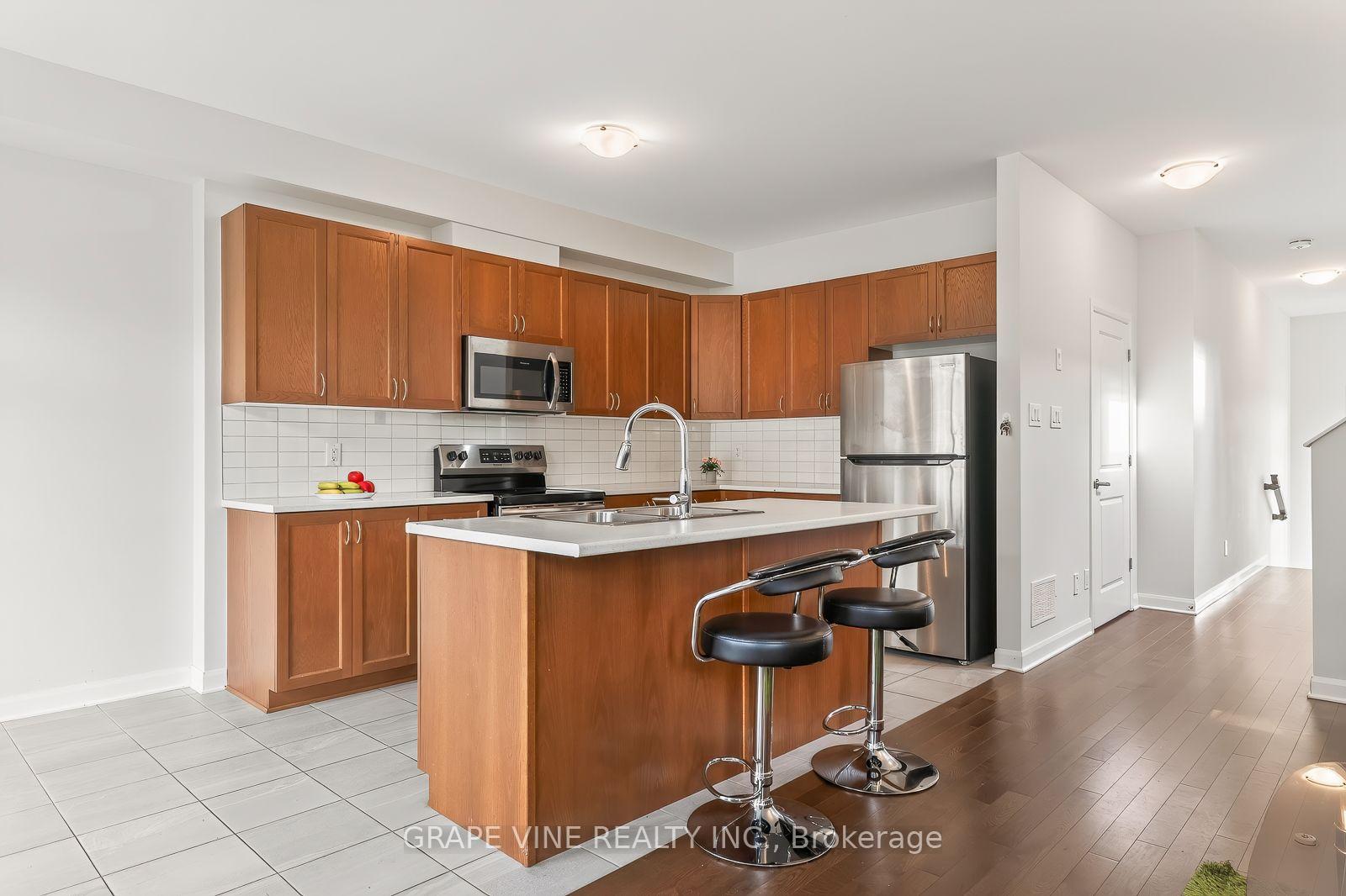 Photo 12 of 533 Winterset Road, Ottawa, Kanata - Kanata Lakes/Heritage Hills — HOMEH