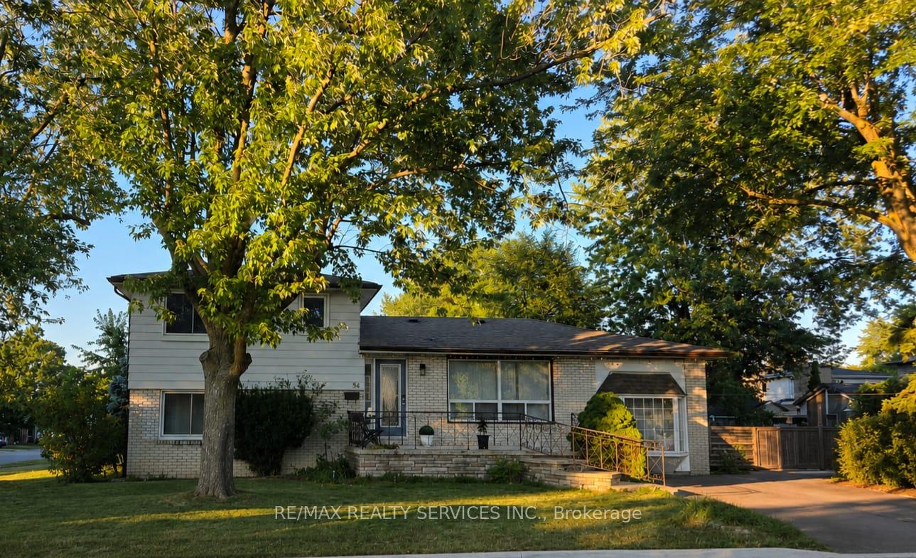 Photo 2 of 34 Watson Crescent, Brampton, Brampton East — HOMEH