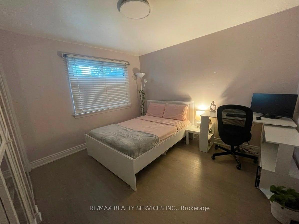 Photo 5 of 34 Watson Crescent, Brampton, Brampton East — HOMEH