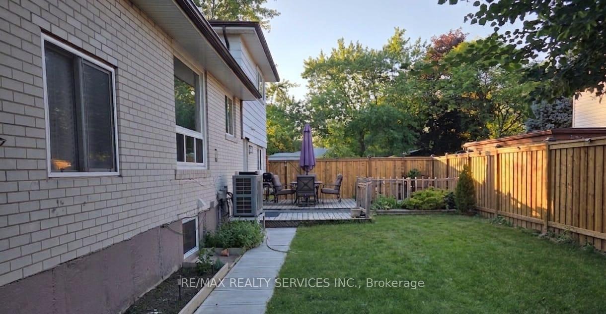 Photo 8 of 34 Watson Crescent, Brampton, Brampton East — HOMEH