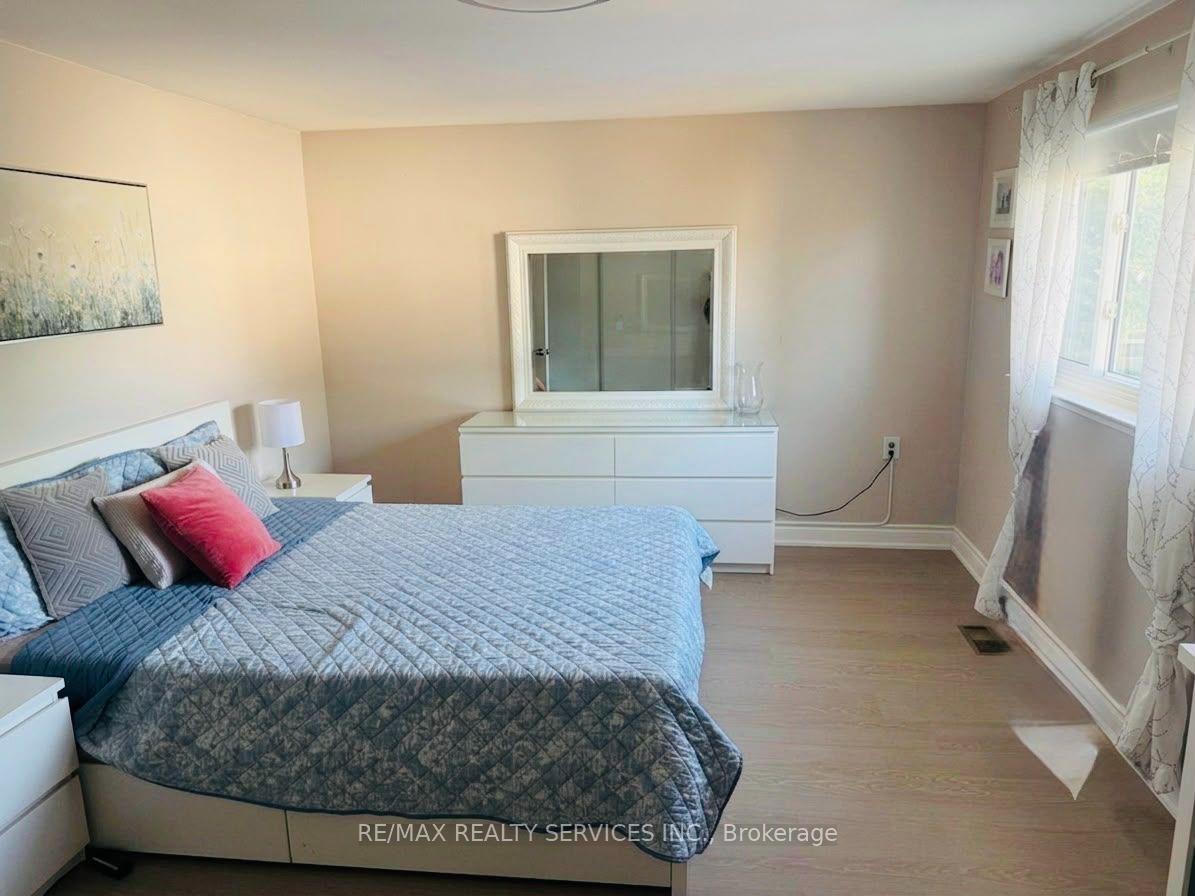 Photo 9 of 34 Watson Crescent, Brampton, Brampton East — HOMEH
