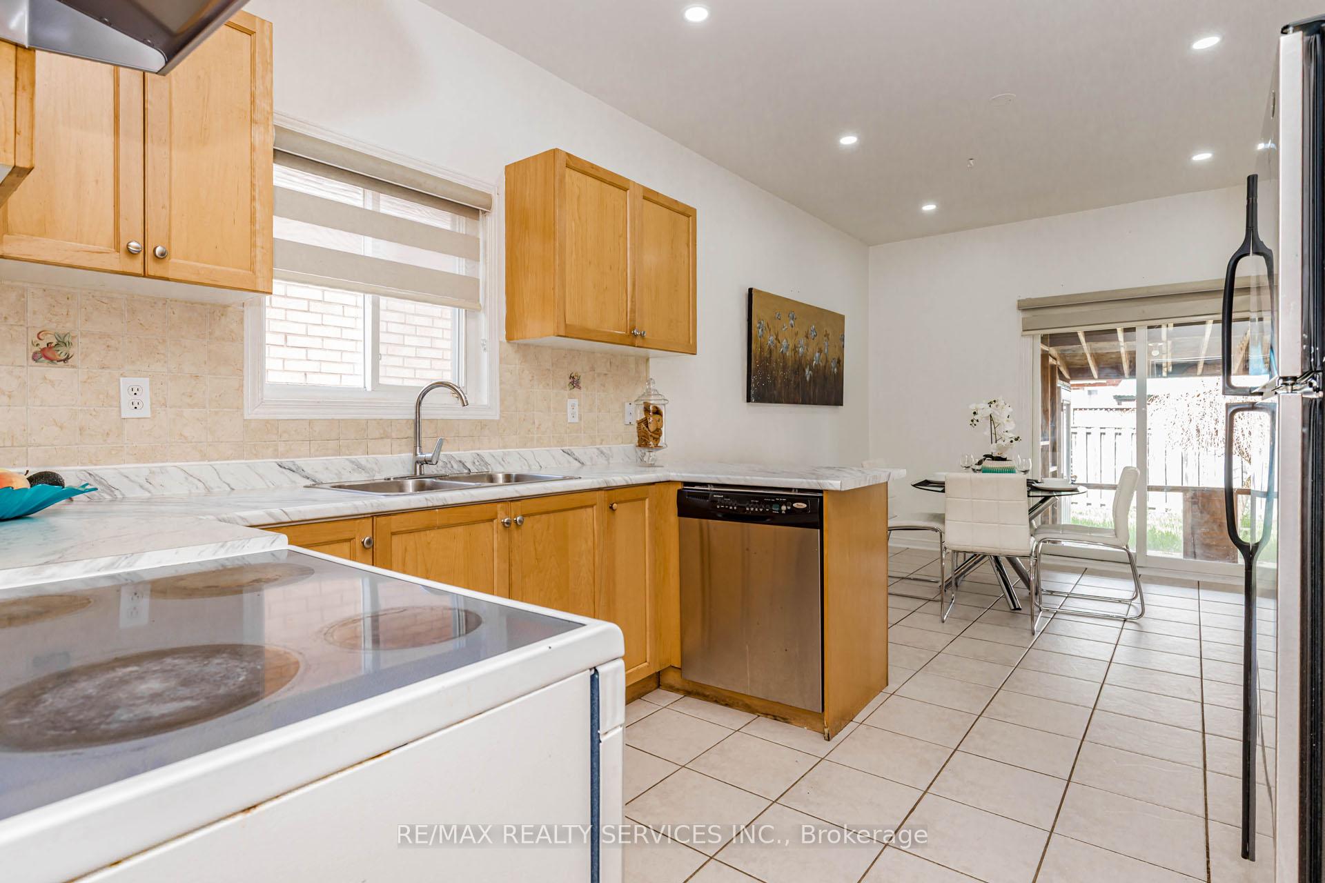 Photo 12 of 3 Orchid Drive, Brampton, Northwest Sandalwood Parkway — HOMEH