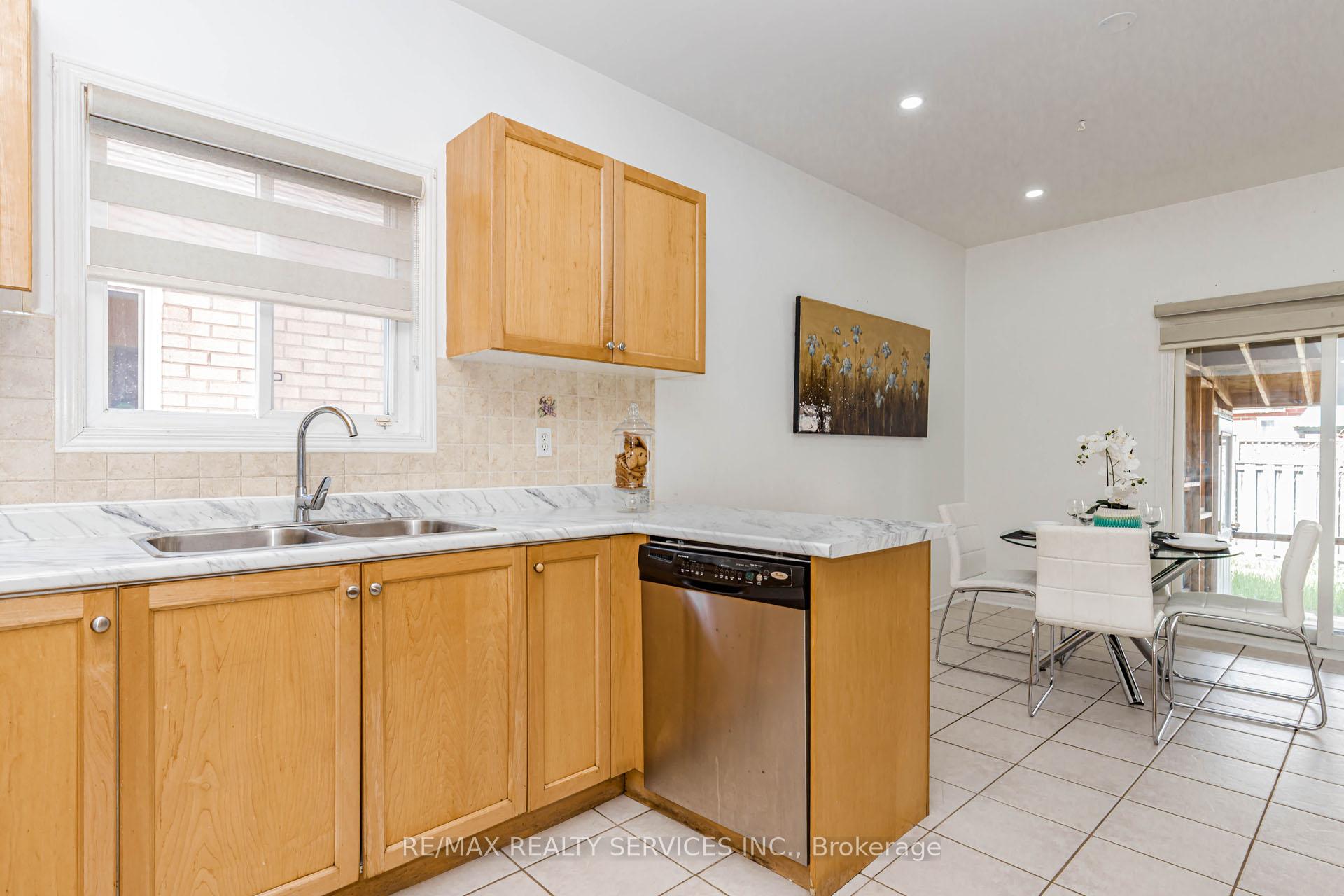 Photo 13 of 3 Orchid Drive, Brampton, Northwest Sandalwood Parkway — HOMEH
