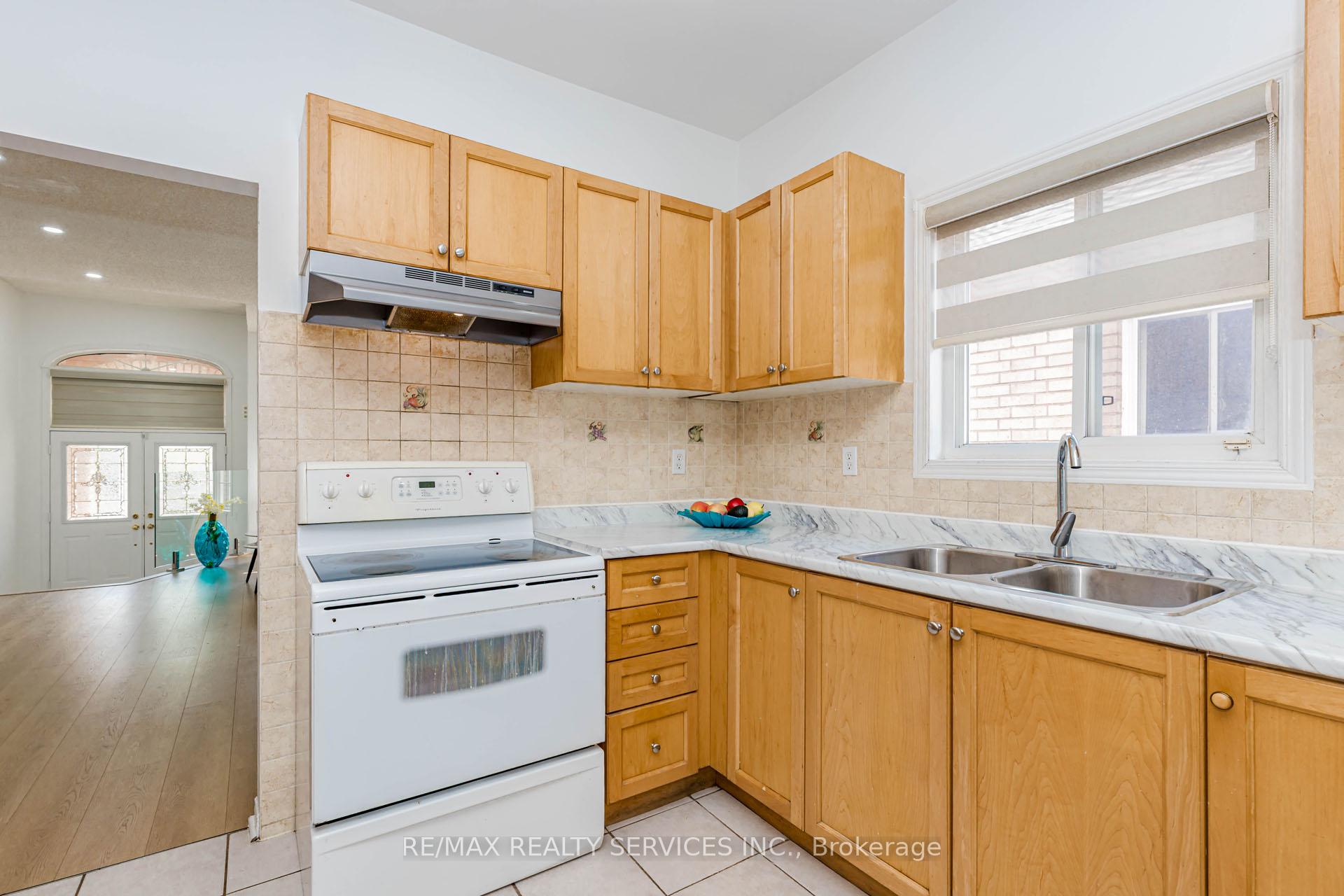 Photo 14 of 3 Orchid Drive, Brampton, Northwest Sandalwood Parkway — HOMEH