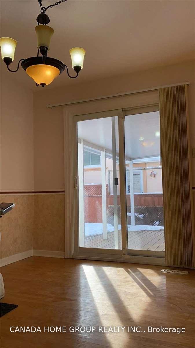Photo 3 of Unit Upper, 820 Forestwood Drive, Mississauga, Erindale — HOMEH