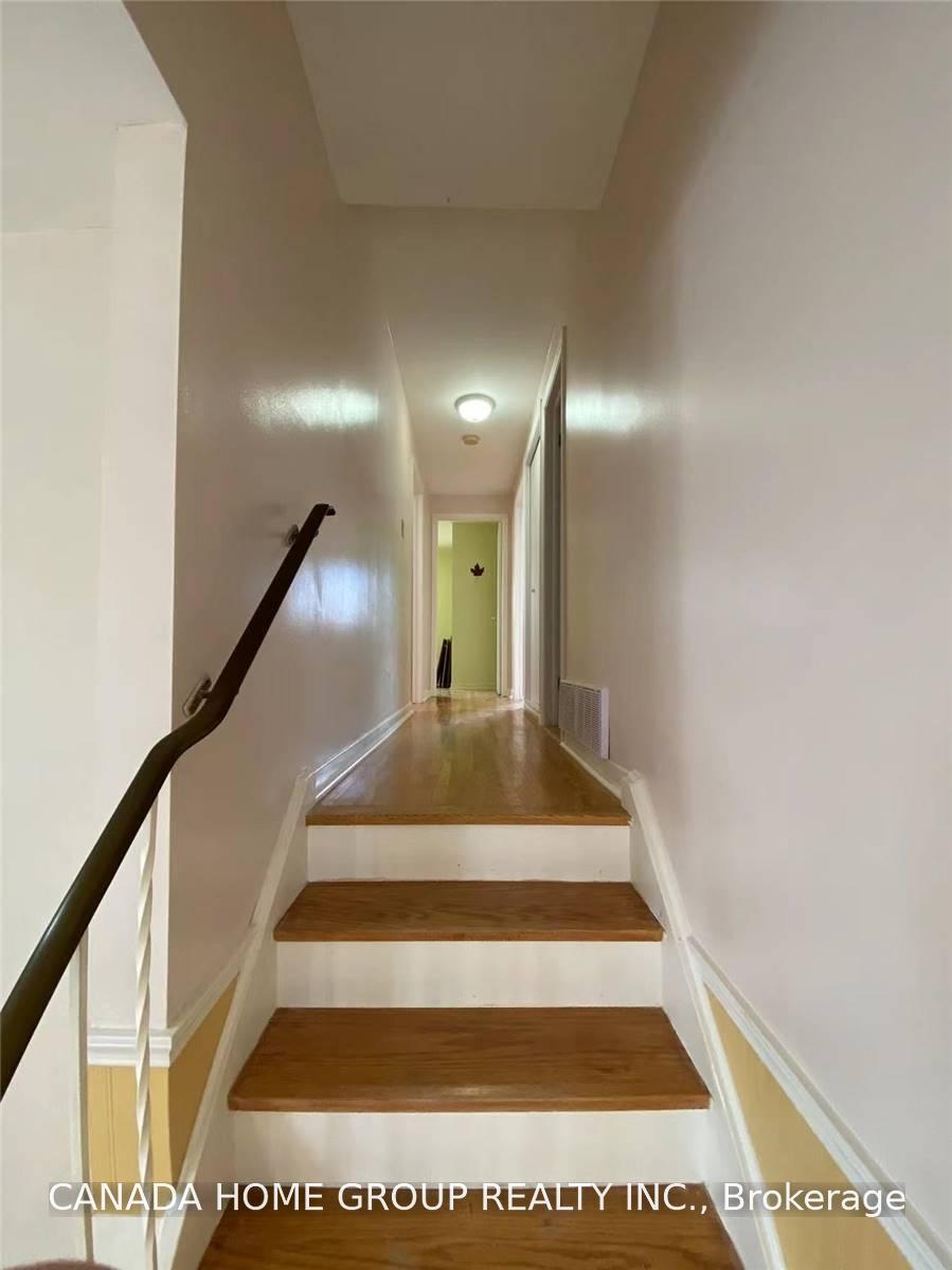 Photo 9 of Unit Upper, 820 Forestwood Drive, Mississauga, Erindale — HOMEH