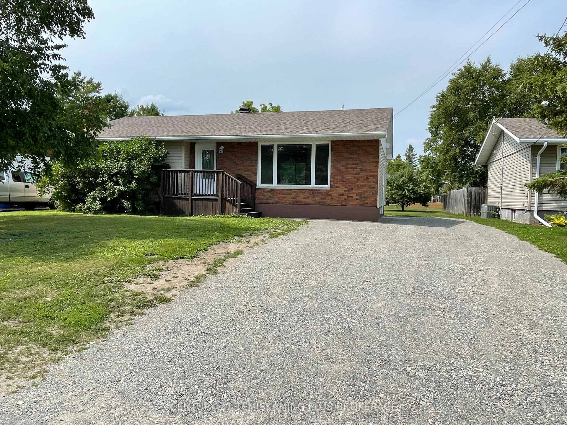 Photo 2 of 225 Hessle Avenue, Temiskaming Shores, New Liskeard — HOMEH