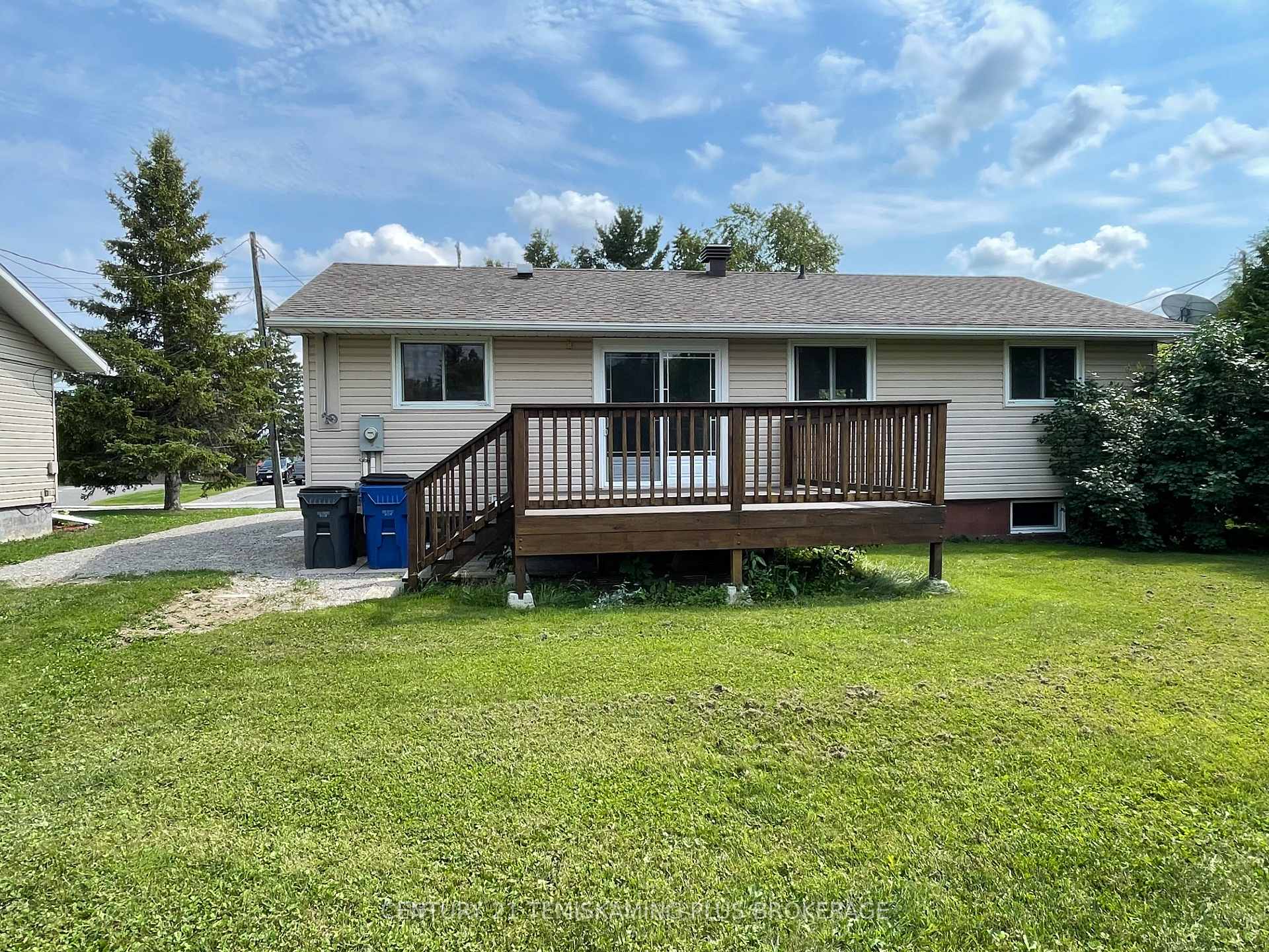Photo 5 of 225 Hessle Avenue, Temiskaming Shores, New Liskeard — HOMEH