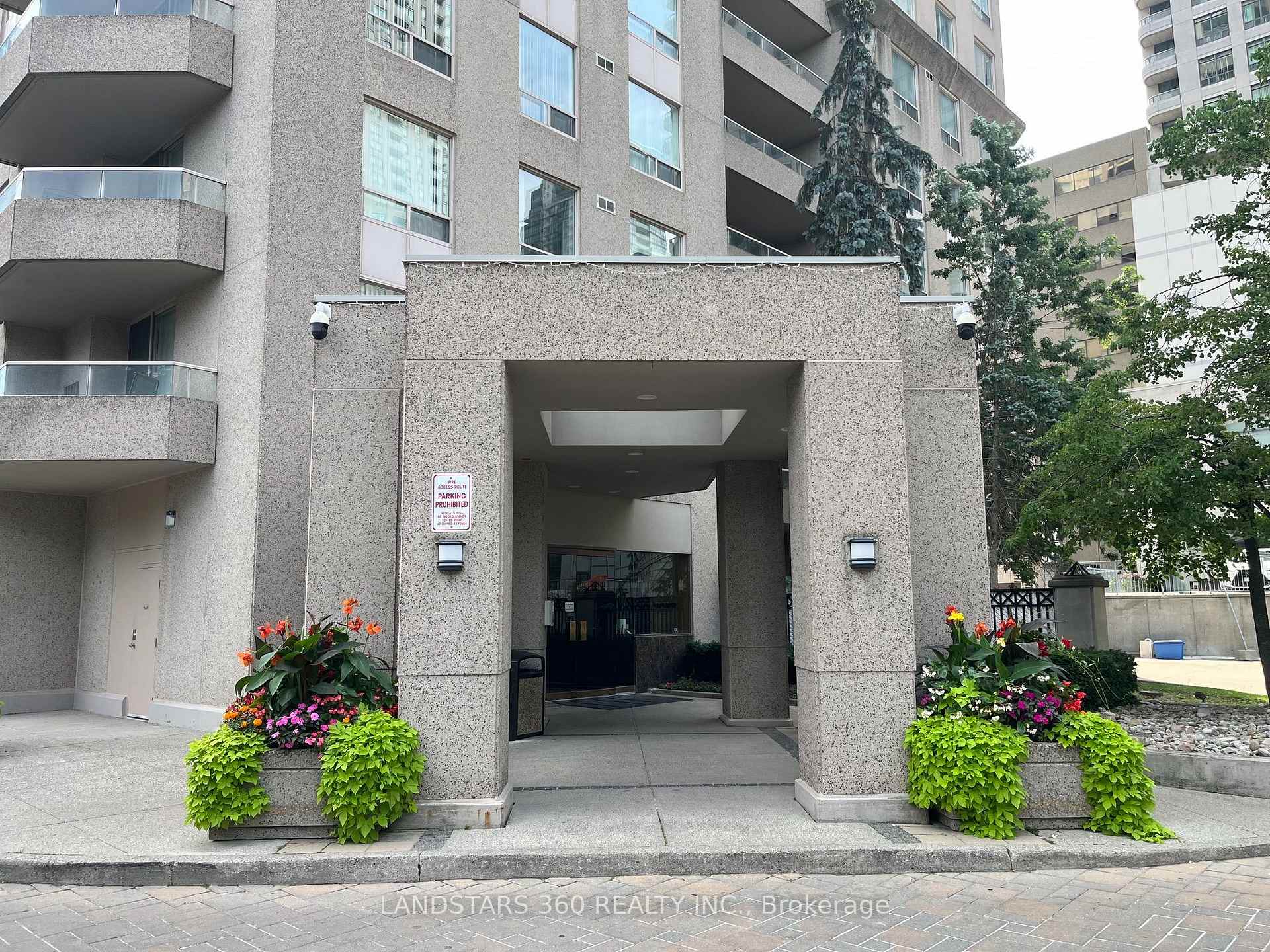 Photo 2 of Unit 902, 18 Hillcrest Avenue, North York, Willowdale East — HOMEH